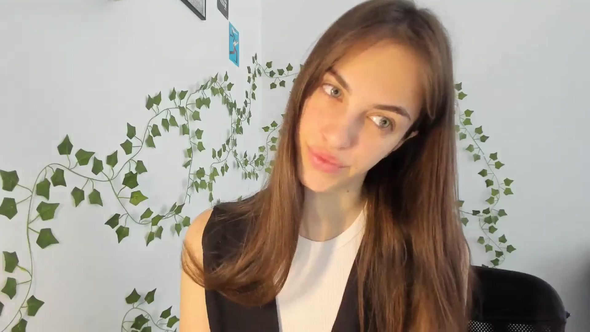 Gallery image thumbnail from Dashamoxy's myfreecams stream on, 04/27/2026, 10:20 image 9 of 20