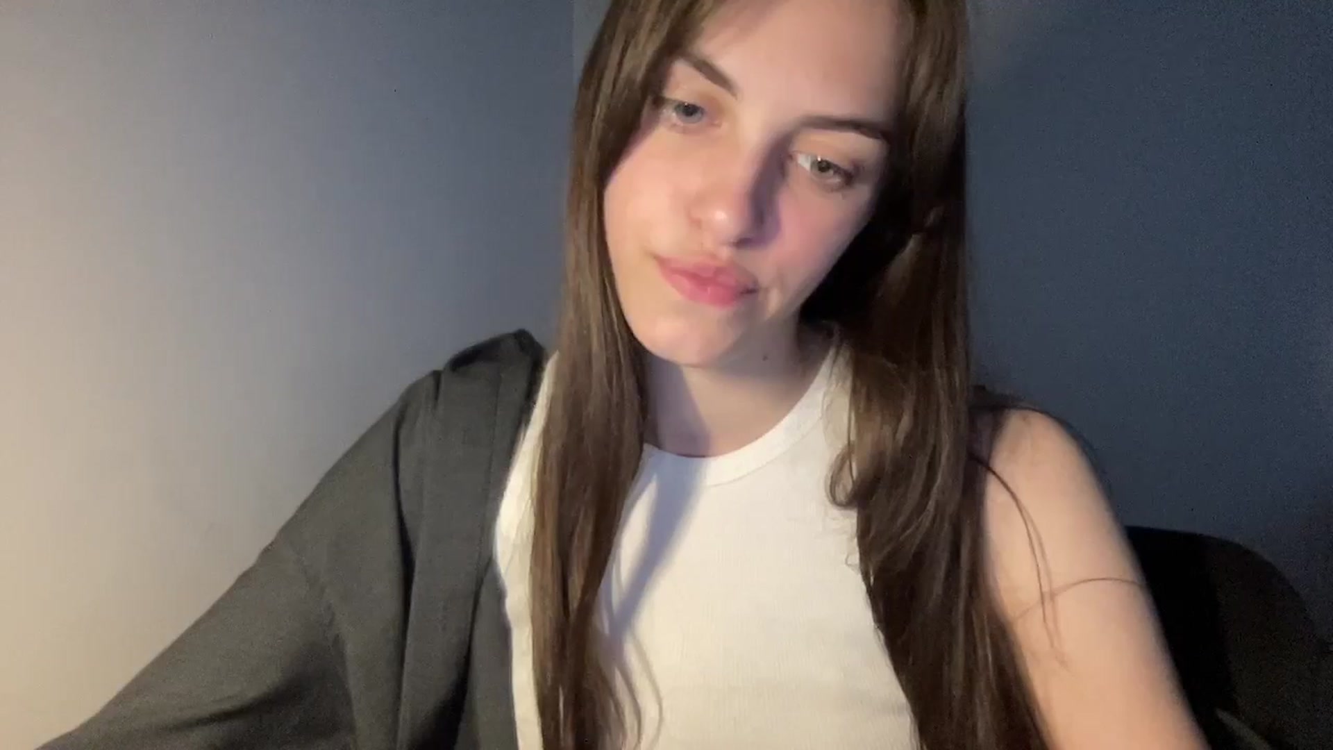 Gallery image thumbnail from Dashamoxy's myfreecams stream on, 05/03/2026, 17:34 image 19 of 20
