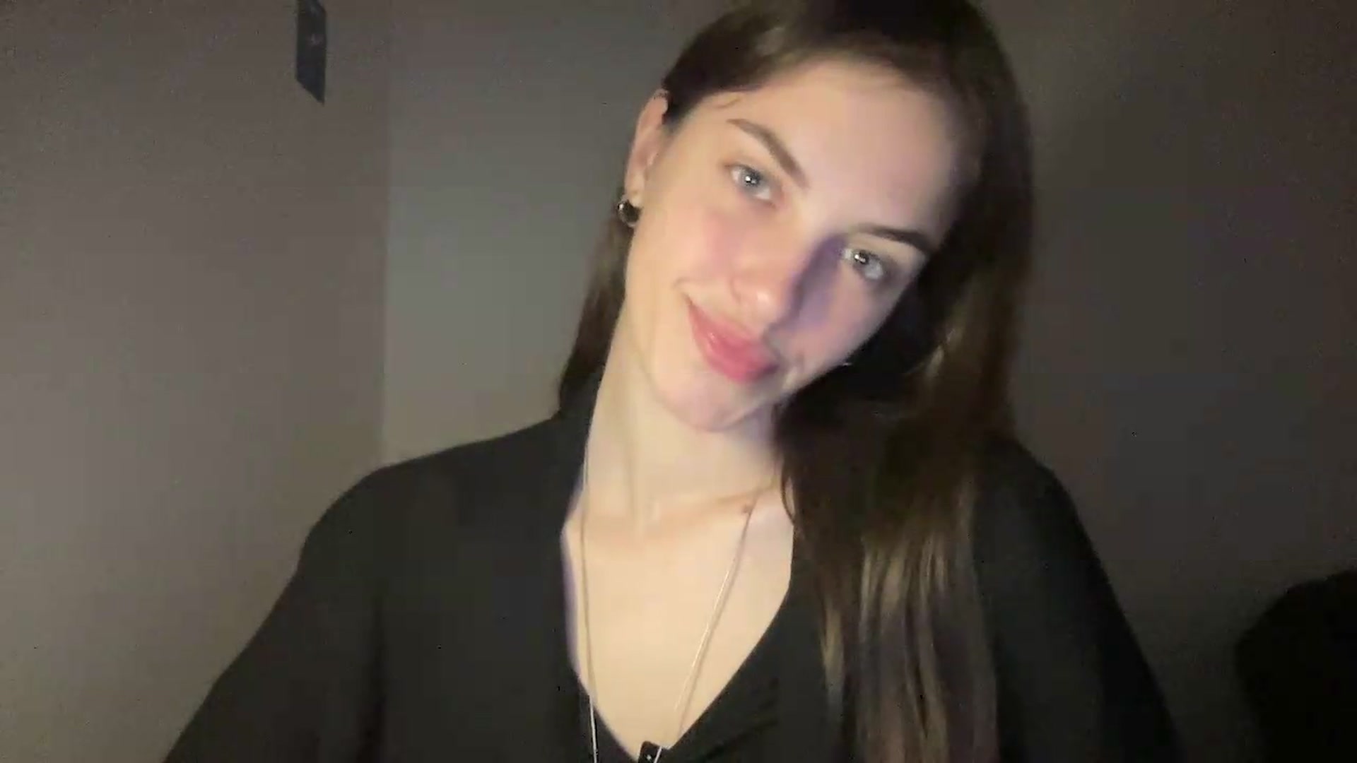 Gallery image thumbnail from Dashamoxy's myfreecams stream on, 05/13/2026, 17:13 image 11 of 20