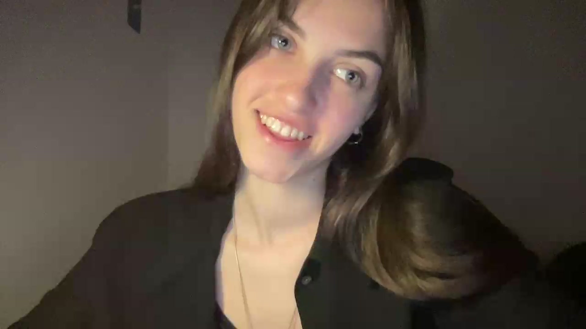 Gallery image thumbnail from Dashamoxy's myfreecams stream on, 05/13/2026, 17:13 image 6 of 20