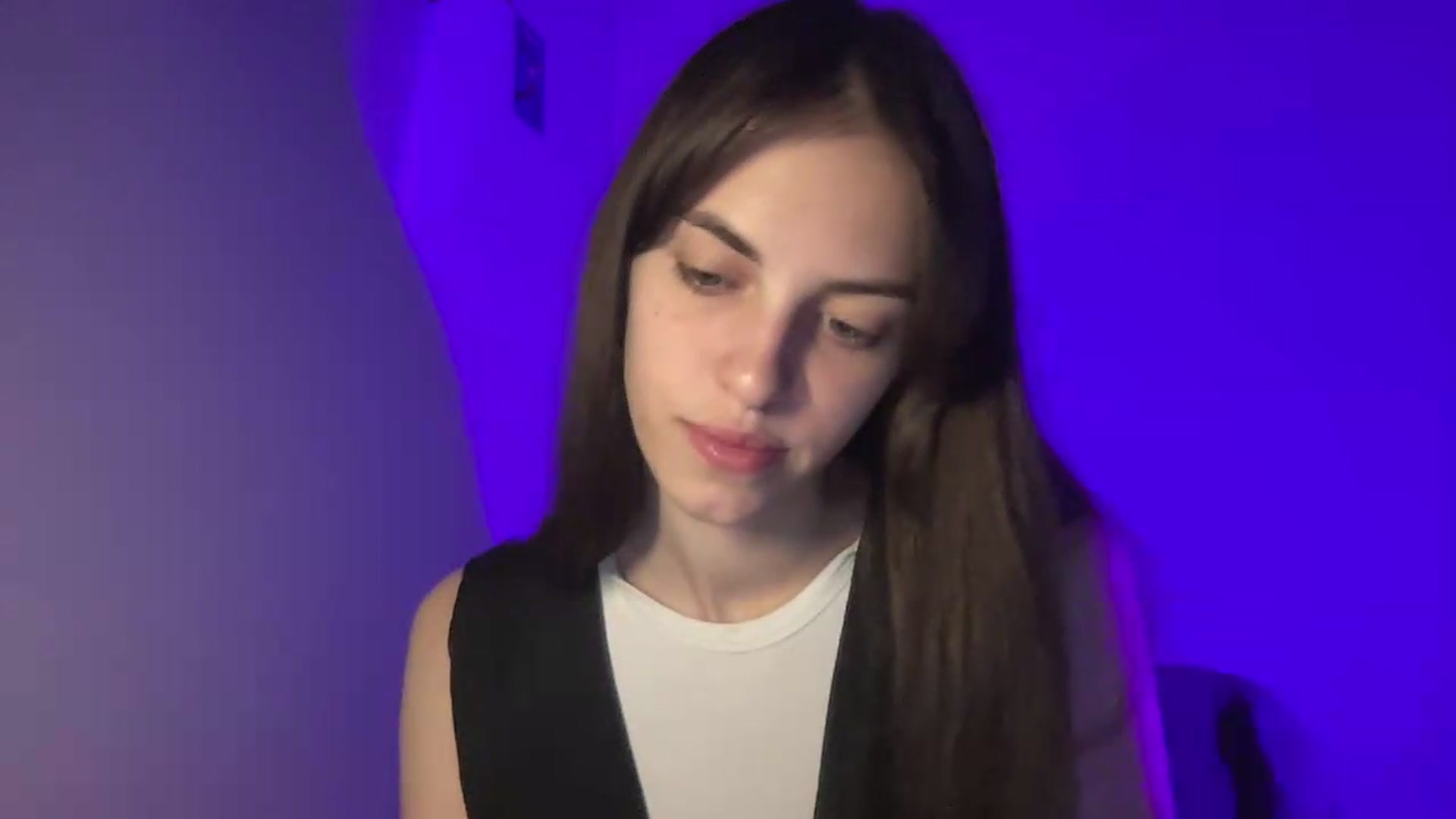 Gallery image thumbnail from Dashamoxy's myfreecams stream on, 05/14/2026, 18:02 image 19 of 20
