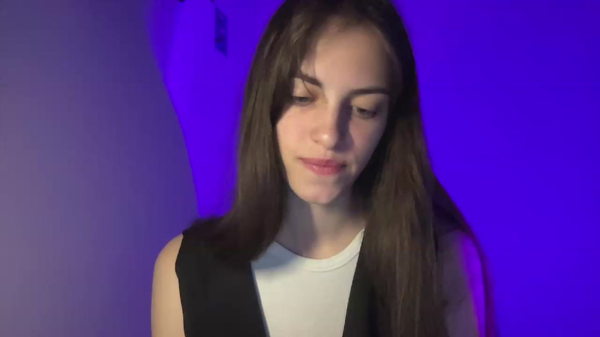 Gallery image thumbnail from Dashamoxy's myfreecams stream on, 05/14/2026, 18:02 image 10 of 20