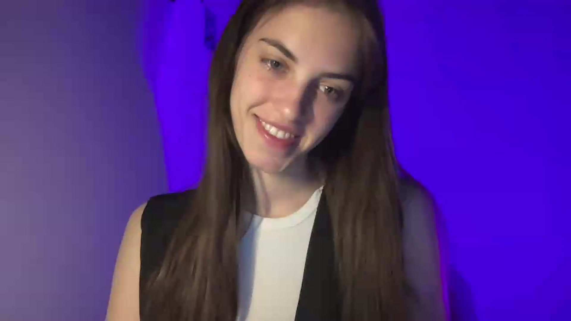 Gallery image thumbnail from Dashamoxy's myfreecams stream on, 05/14/2026, 18:02 image 11 of 20