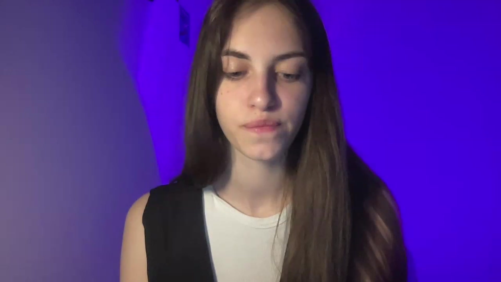 Gallery image thumbnail from Dashamoxy's myfreecams stream on, 05/14/2026, 18:02 image 9 of 20