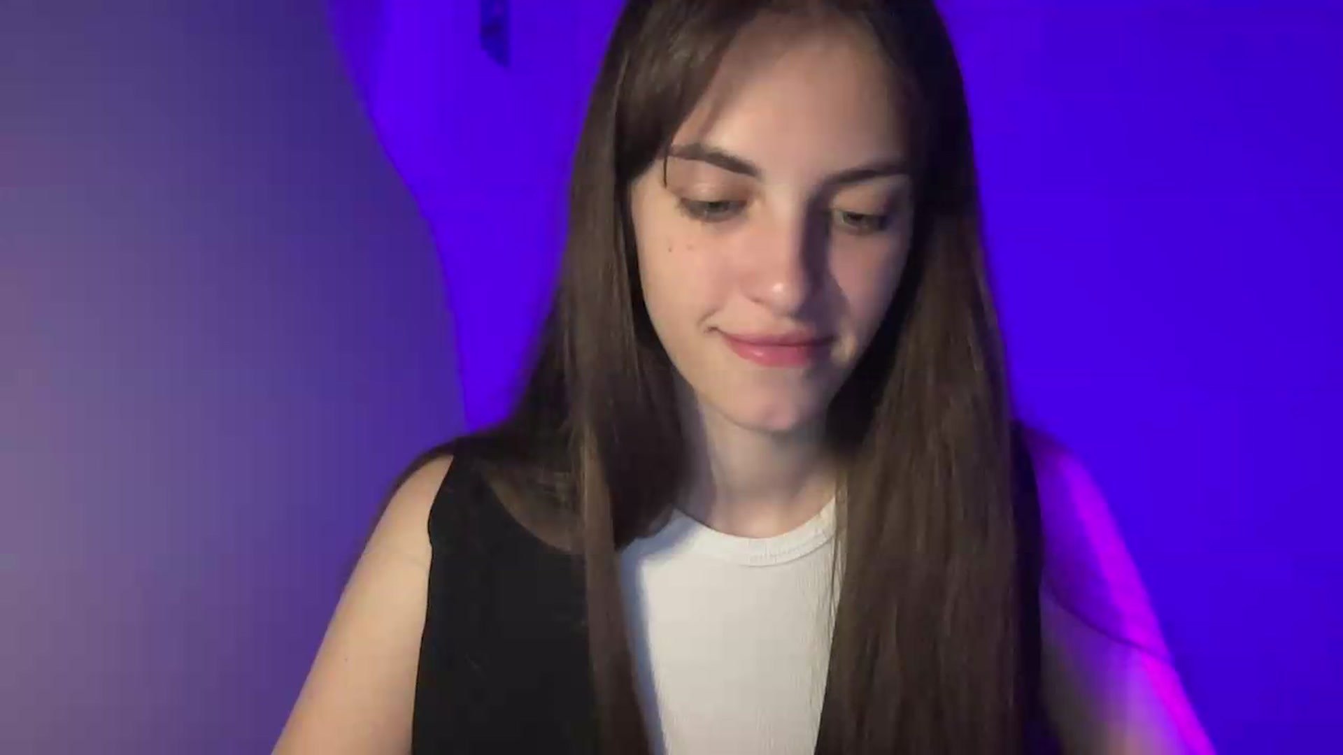 Gallery image thumbnail from Dashamoxy's myfreecams stream on, 05/14/2026, 18:02 image 13 of 20