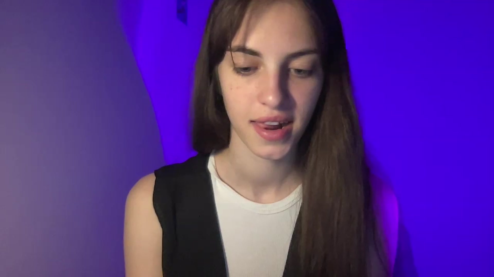 Gallery image thumbnail from Dashamoxy's myfreecams stream on, 05/14/2026, 18:02 image 14 of 20