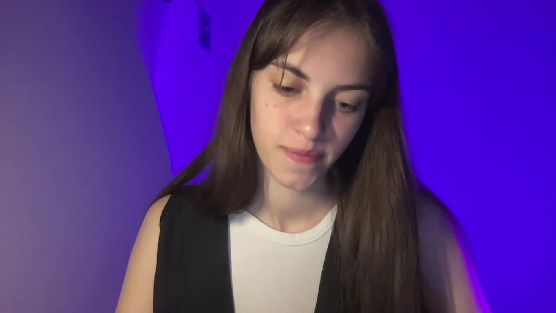 Gallery image thumbnail from Dashamoxy's myfreecams stream on, 05/14/2026, 18:02 image 12 of 20