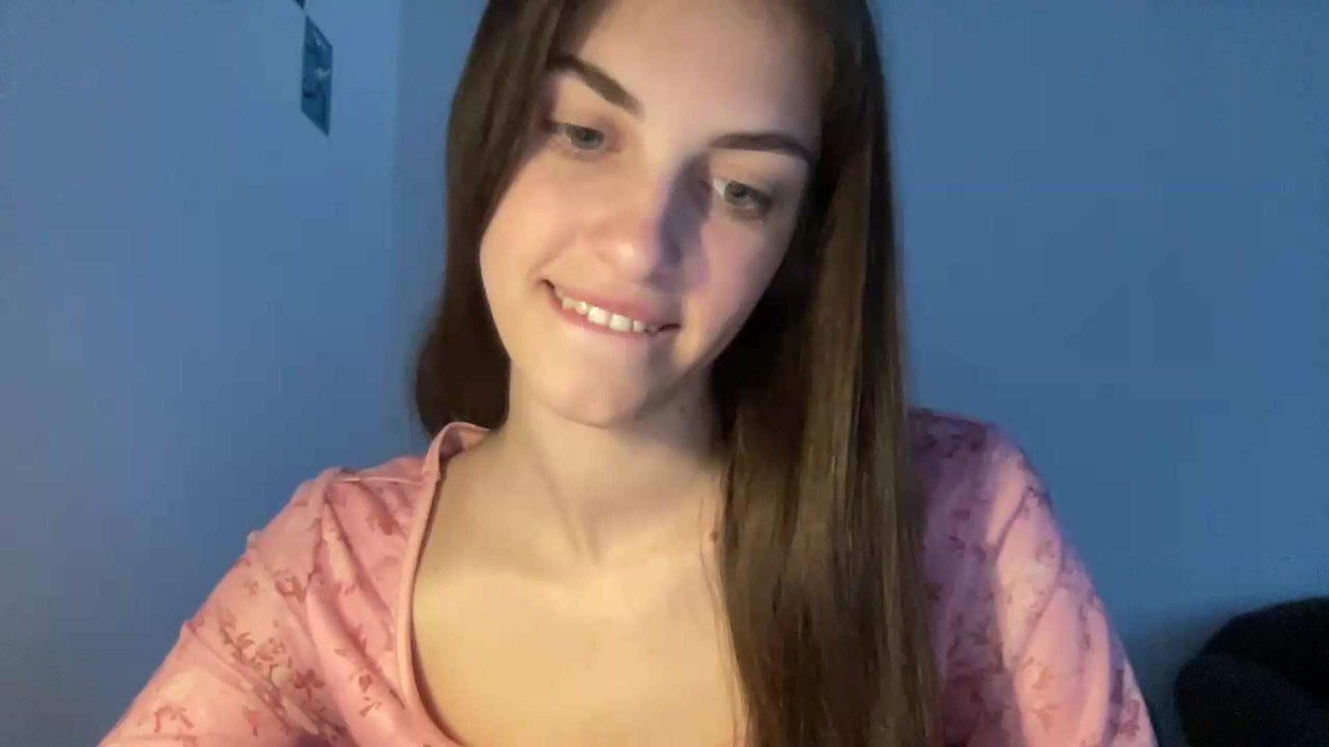 Gallery image thumbnail from Dashamoxy's myfreecams stream on, 05/18/2026, 17:42 image 15 of 20