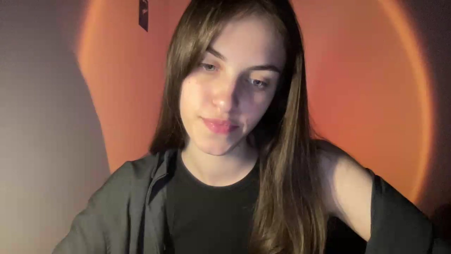 Gallery image thumbnail from Dashamoxy's myfreecams stream on, 05/19/2026, 17:20 image 6 of 20