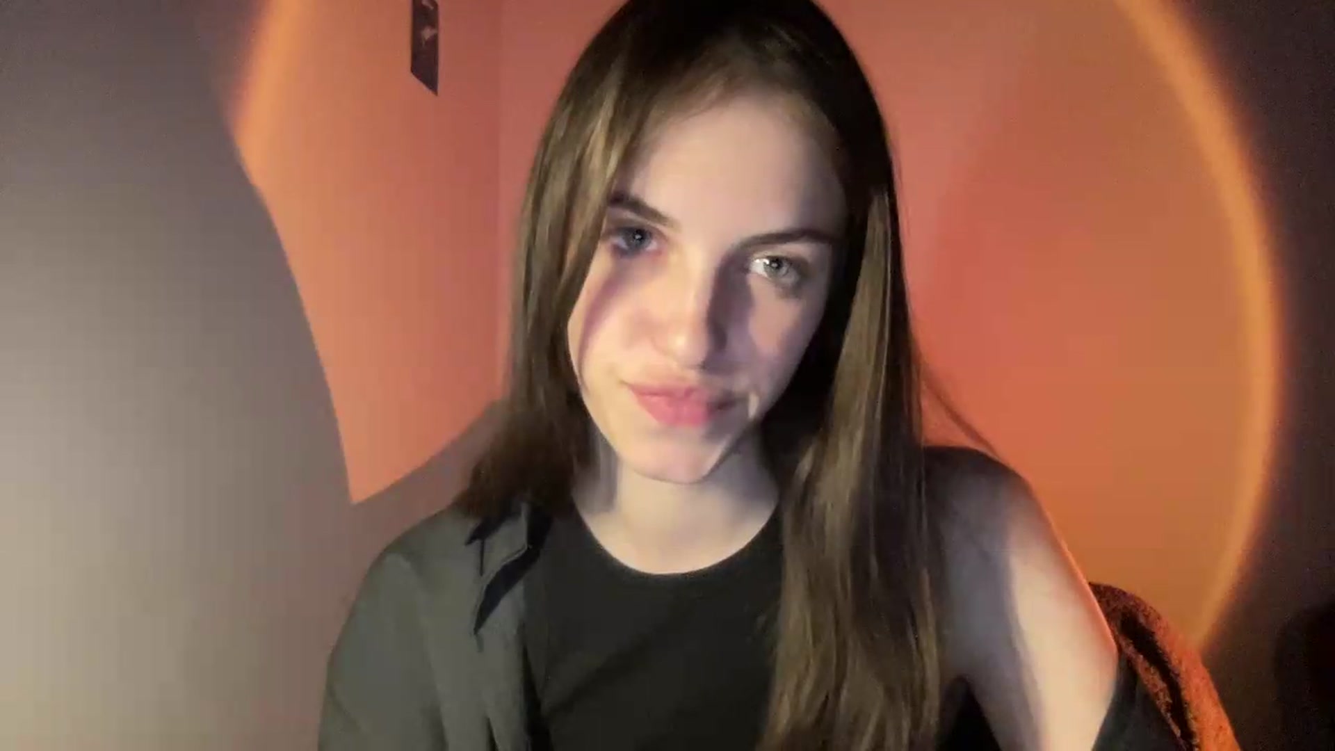 Gallery image thumbnail from Dashamoxy's myfreecams stream on, 05/19/2026, 17:20 image 18 of 20