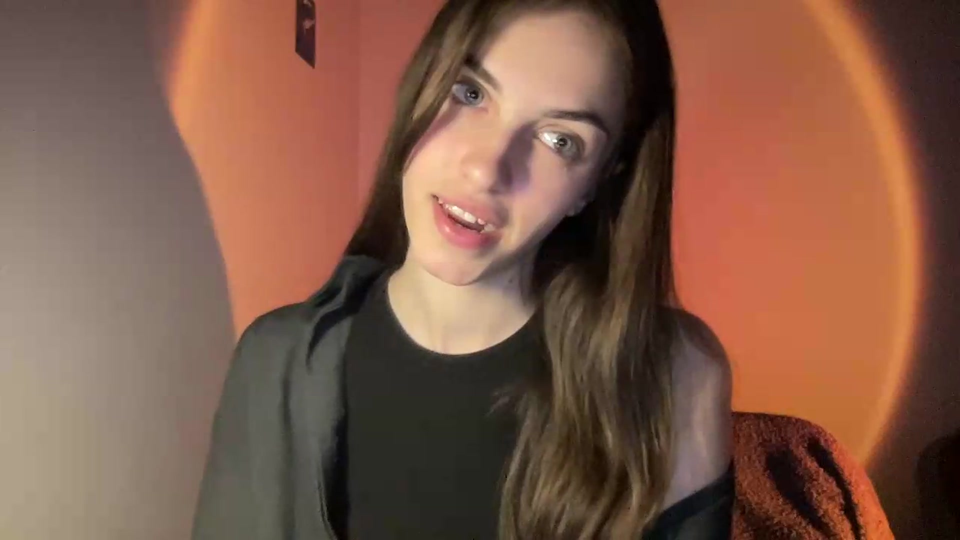 Gallery image thumbnail from Dashamoxy's myfreecams stream on, 05/19/2026, 17:20 image 20 of 20