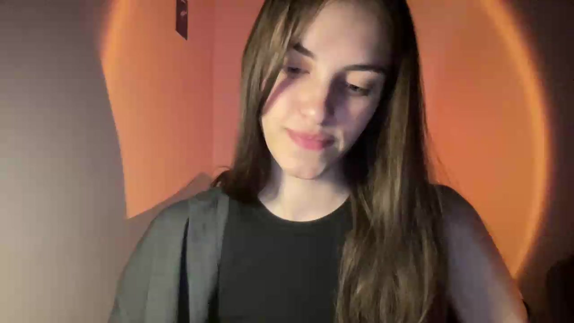 Gallery image thumbnail from Dashamoxy's myfreecams stream on, 05/19/2026, 17:52 image 4 of 20