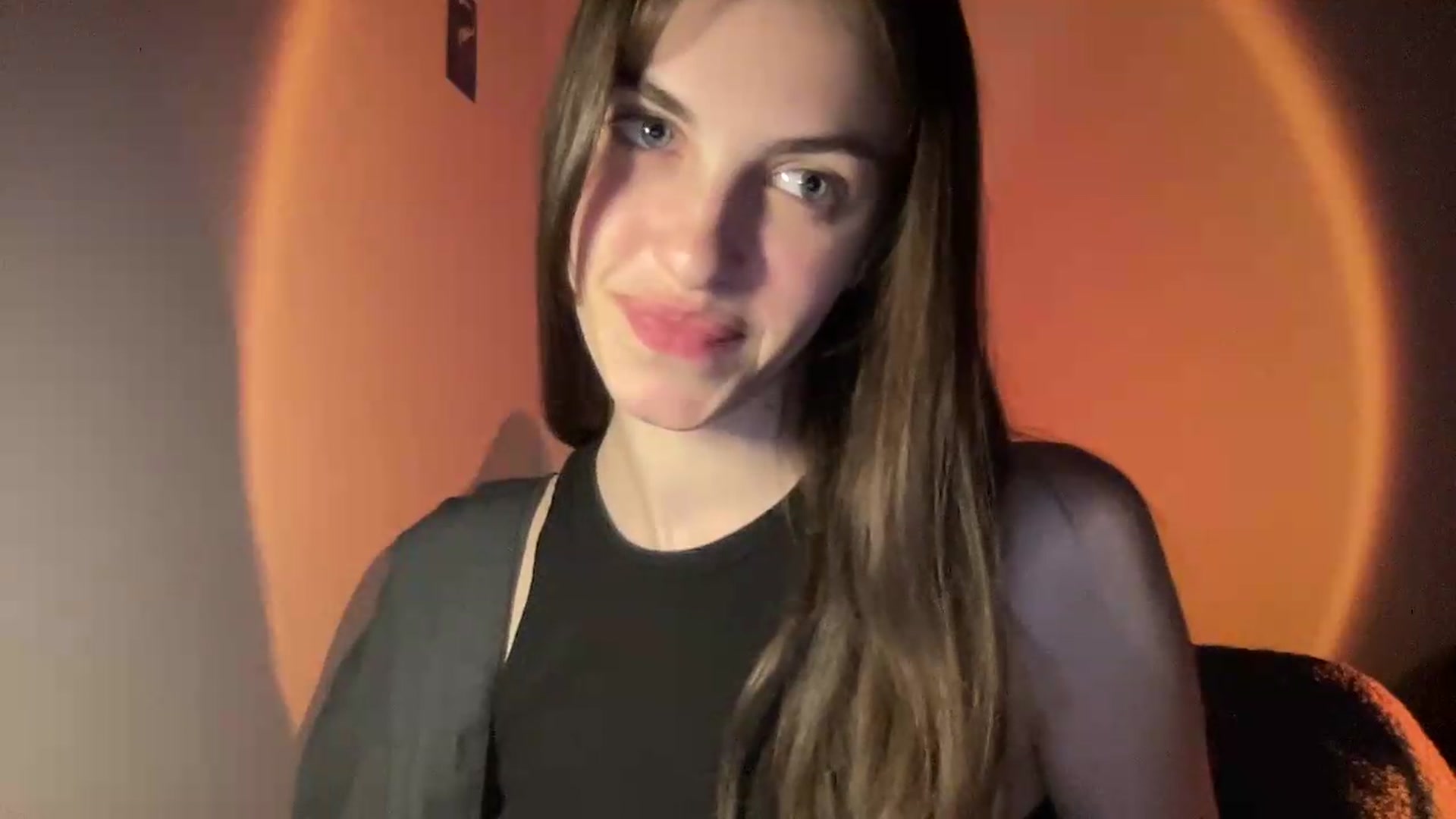 Gallery image thumbnail from Dashamoxy's myfreecams stream on, 05/19/2026, 17:52 image 17 of 20
