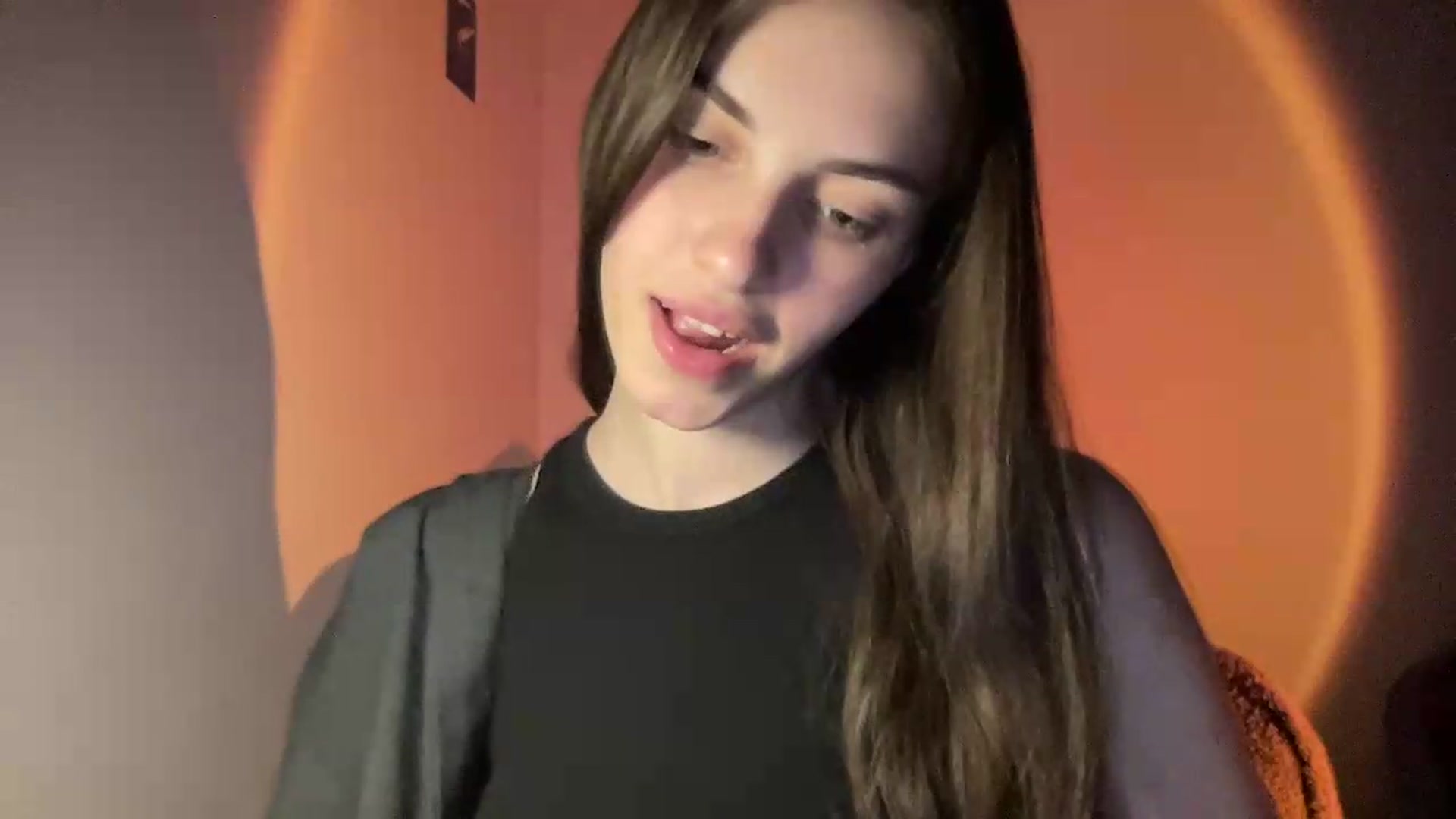 Gallery image thumbnail from Dashamoxy's myfreecams stream on, 05/19/2026, 17:52 image 9 of 20