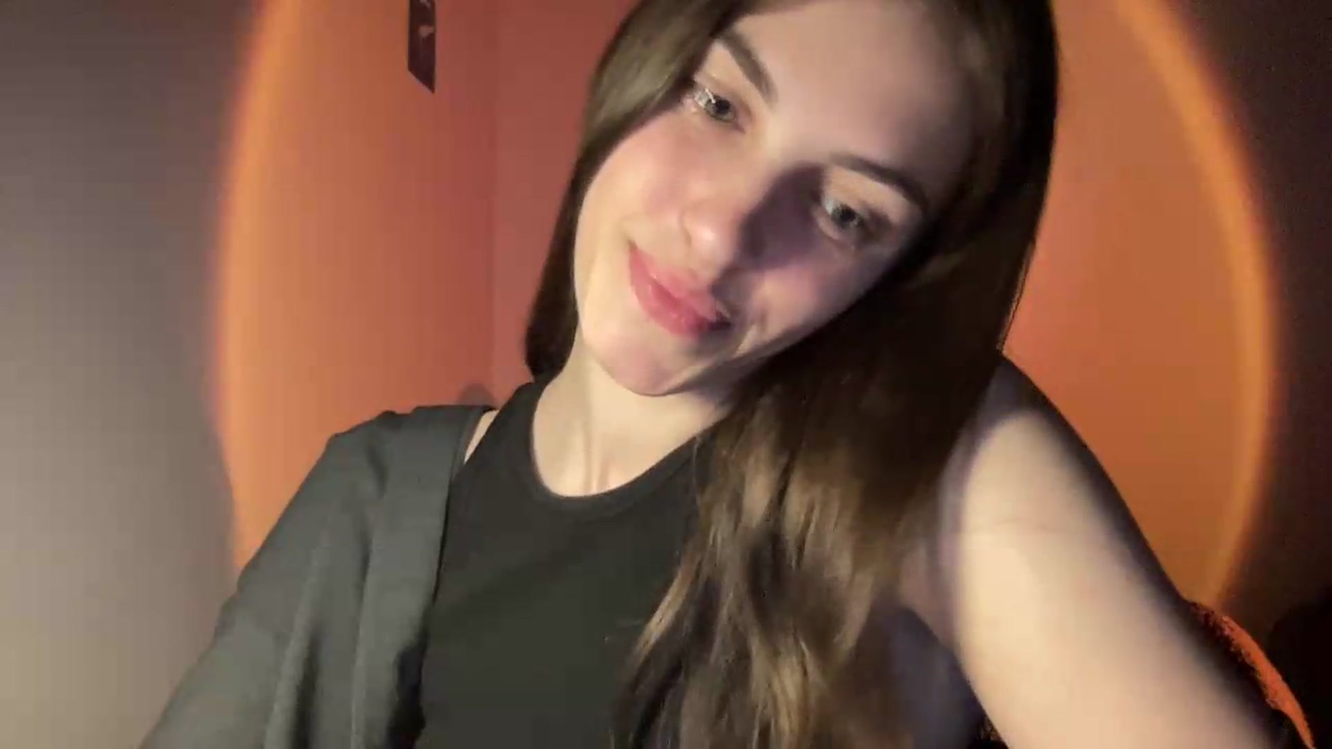 Gallery image thumbnail from Dashamoxy's myfreecams stream on, 05/19/2026, 17:52 image 16 of 20