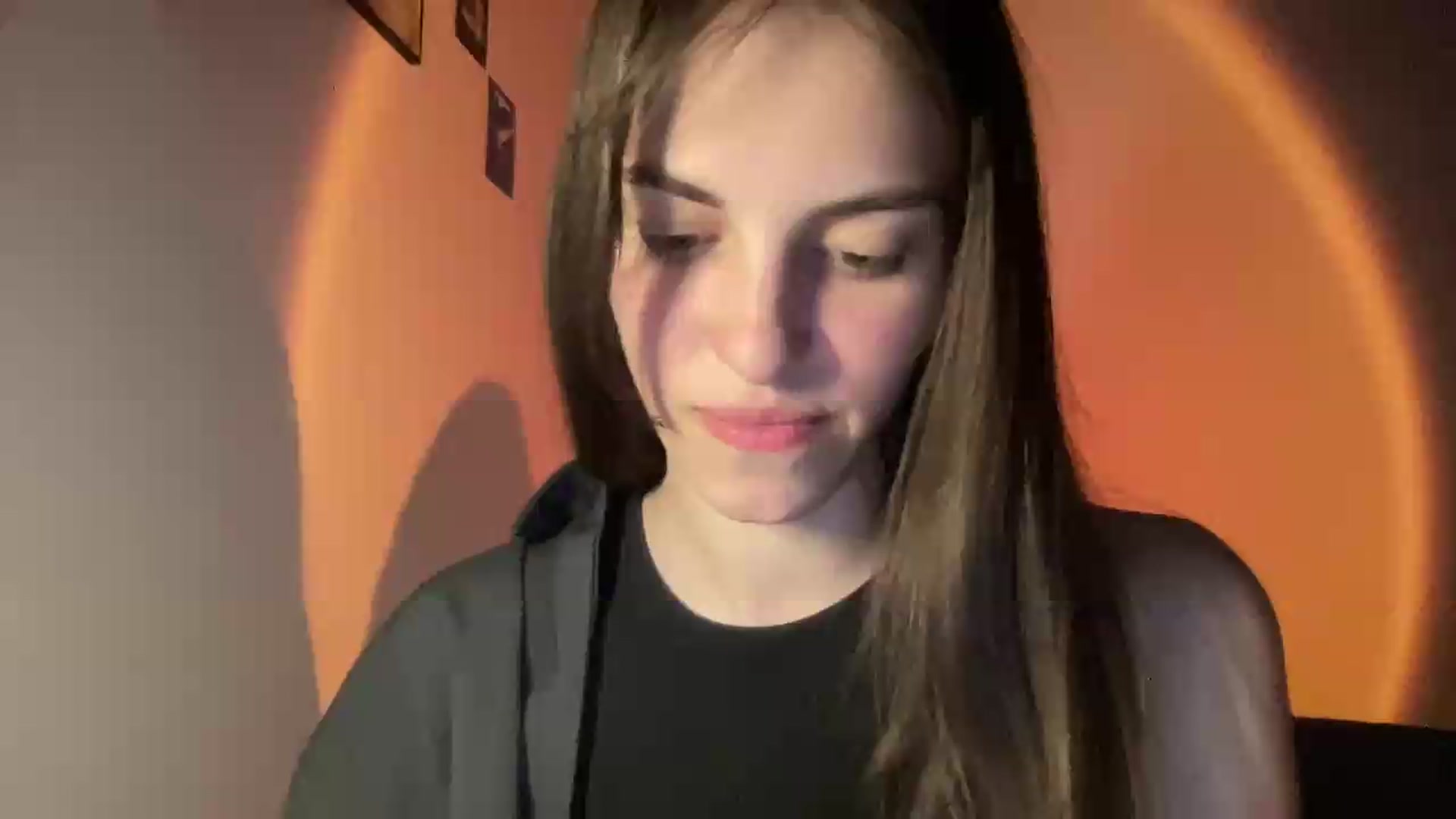Gallery image thumbnail from Dashamoxy's myfreecams stream on, 05/19/2026, 18:30 image 1 of 20