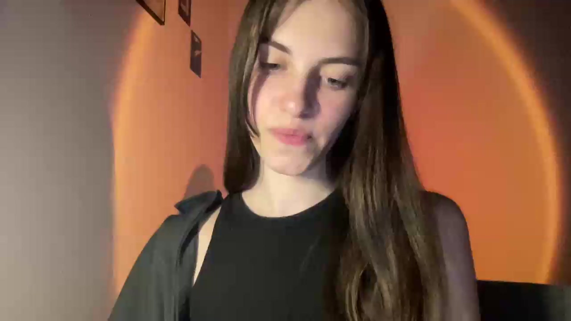 Gallery image thumbnail from Dashamoxy's myfreecams stream on, 05/19/2026, 18:30 image 16 of 20