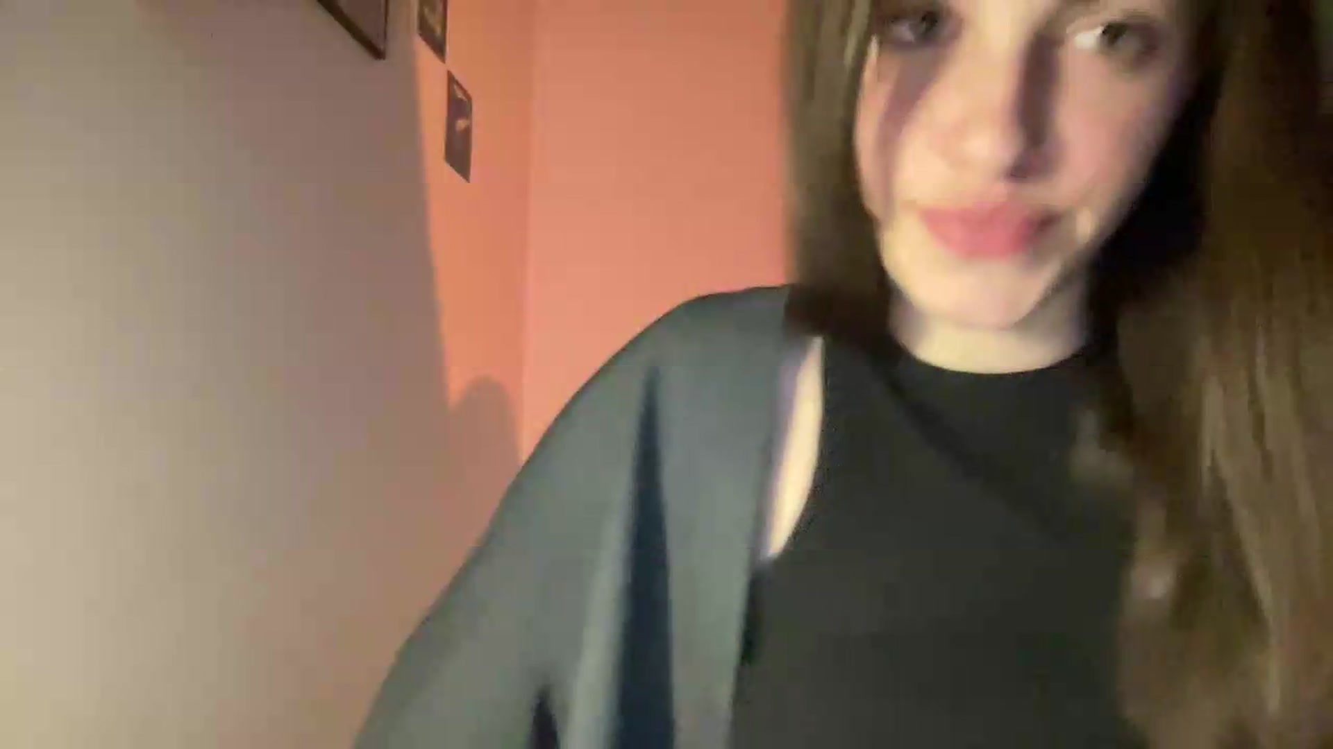 Gallery image thumbnail from Dashamoxy's myfreecams stream on, 05/19/2026, 18:30 image 11 of 20