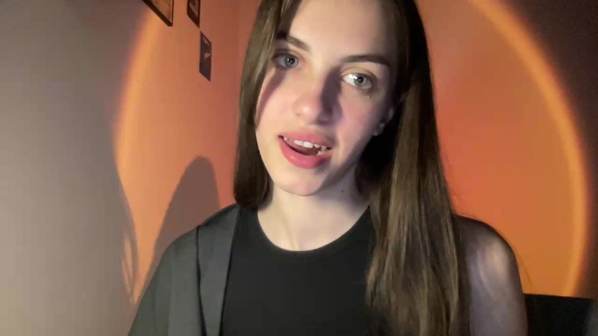 Gallery image thumbnail from Dashamoxy's myfreecams stream on, 05/19/2026, 18:30 image 7 of 20
