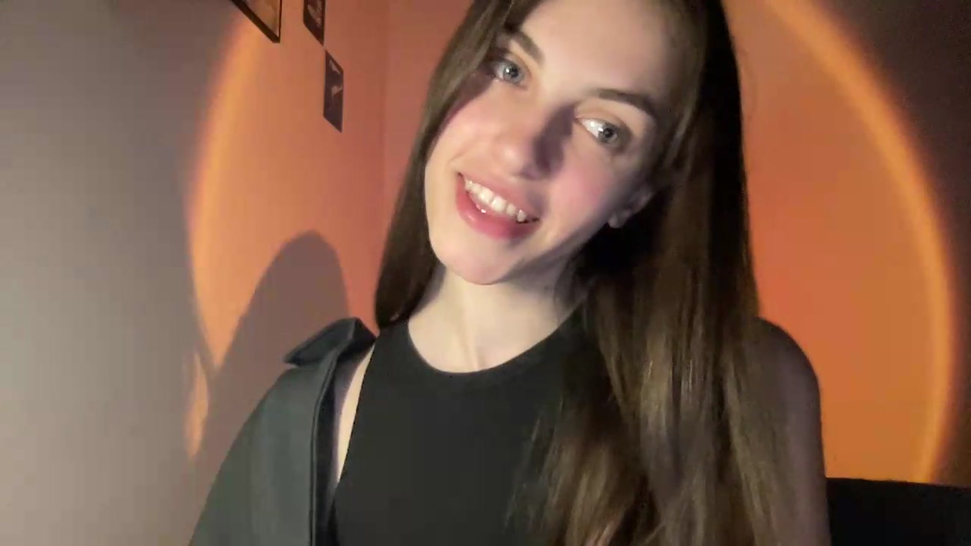Gallery image thumbnail from Dashamoxy's myfreecams stream on, 05/19/2026, 18:30 image 15 of 20