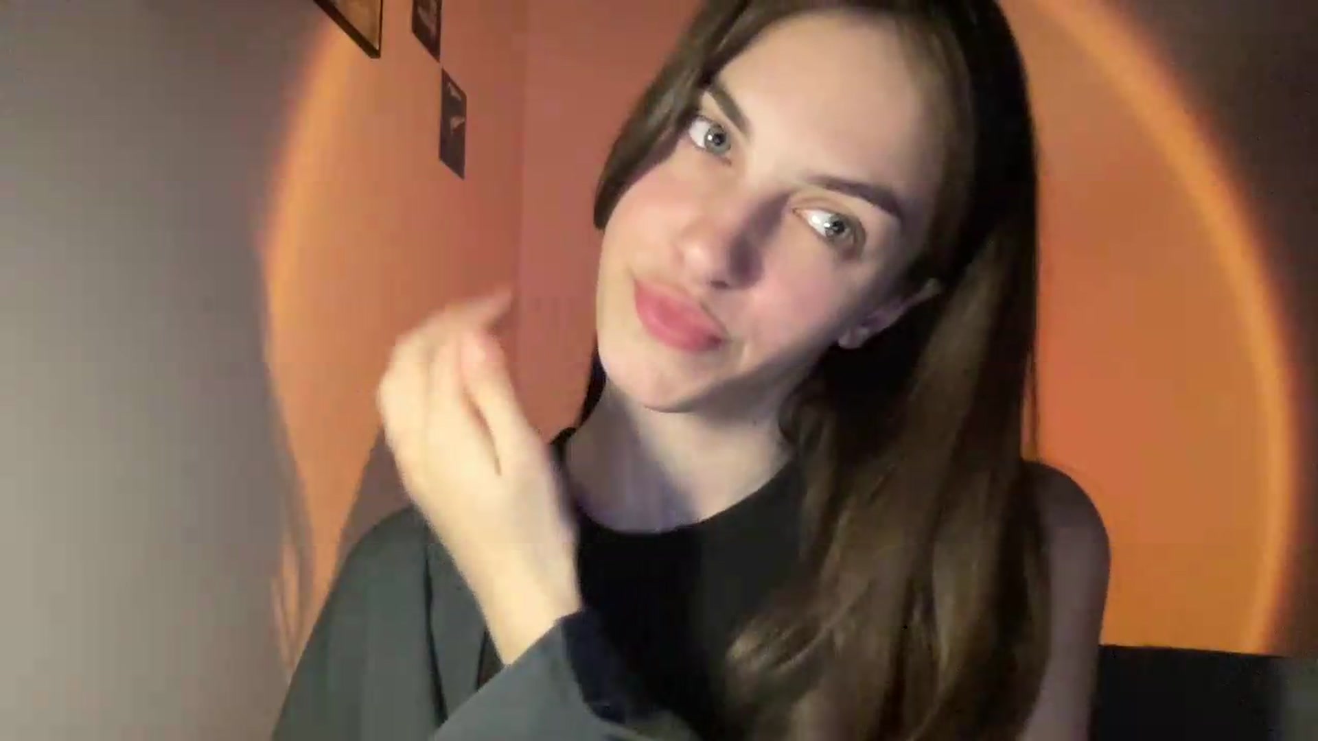 Gallery image thumbnail from Dashamoxy's myfreecams stream on, 05/19/2026, 18:30 image 8 of 20
