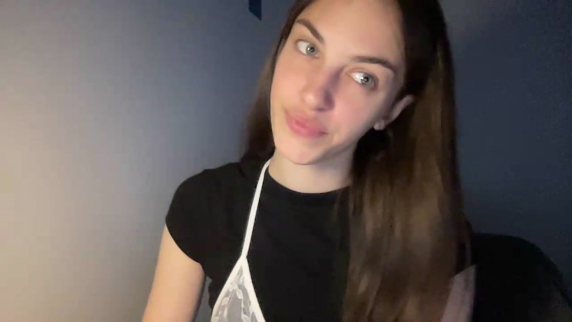 Gallery image thumbnail from Dashamoxy's myfreecams stream on, 05/25/2026, 16:21 image 4 of 20