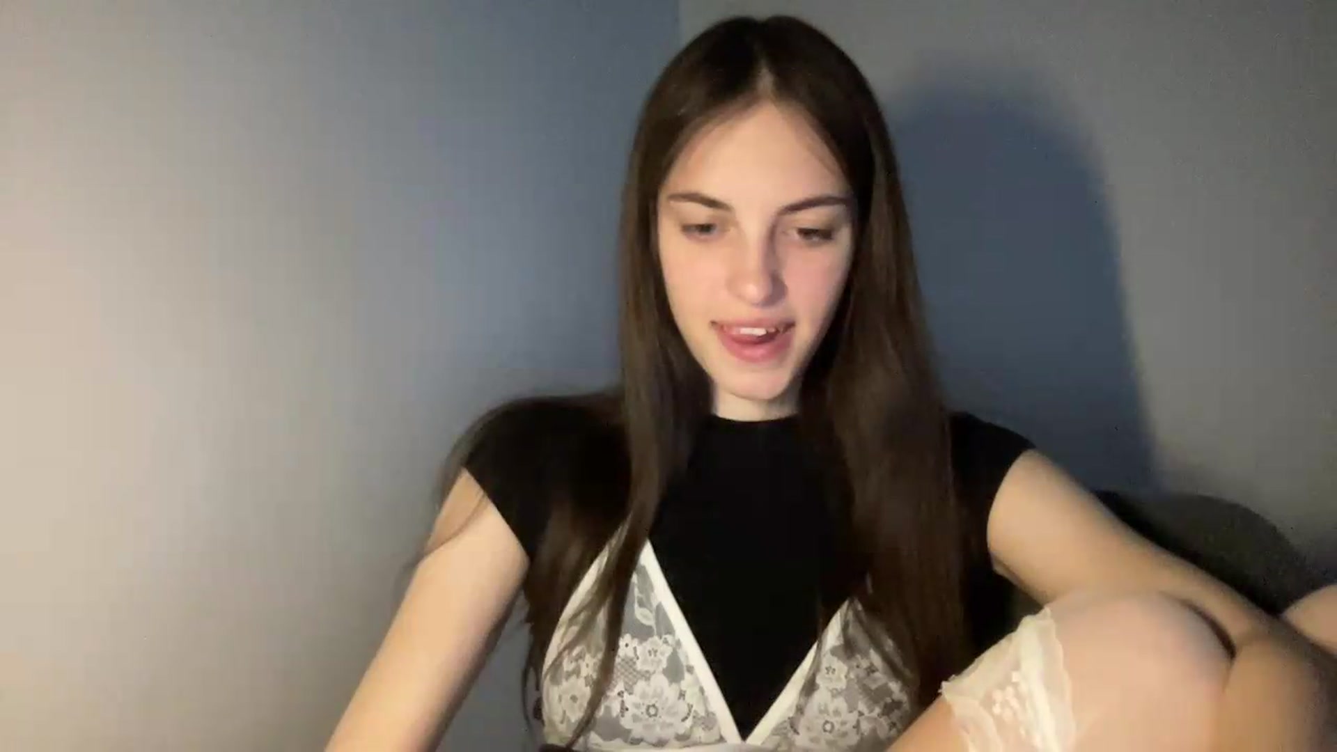 Gallery image thumbnail from Dashamoxy's myfreecams stream on, 05/25/2026, 16:21 image 17 of 20