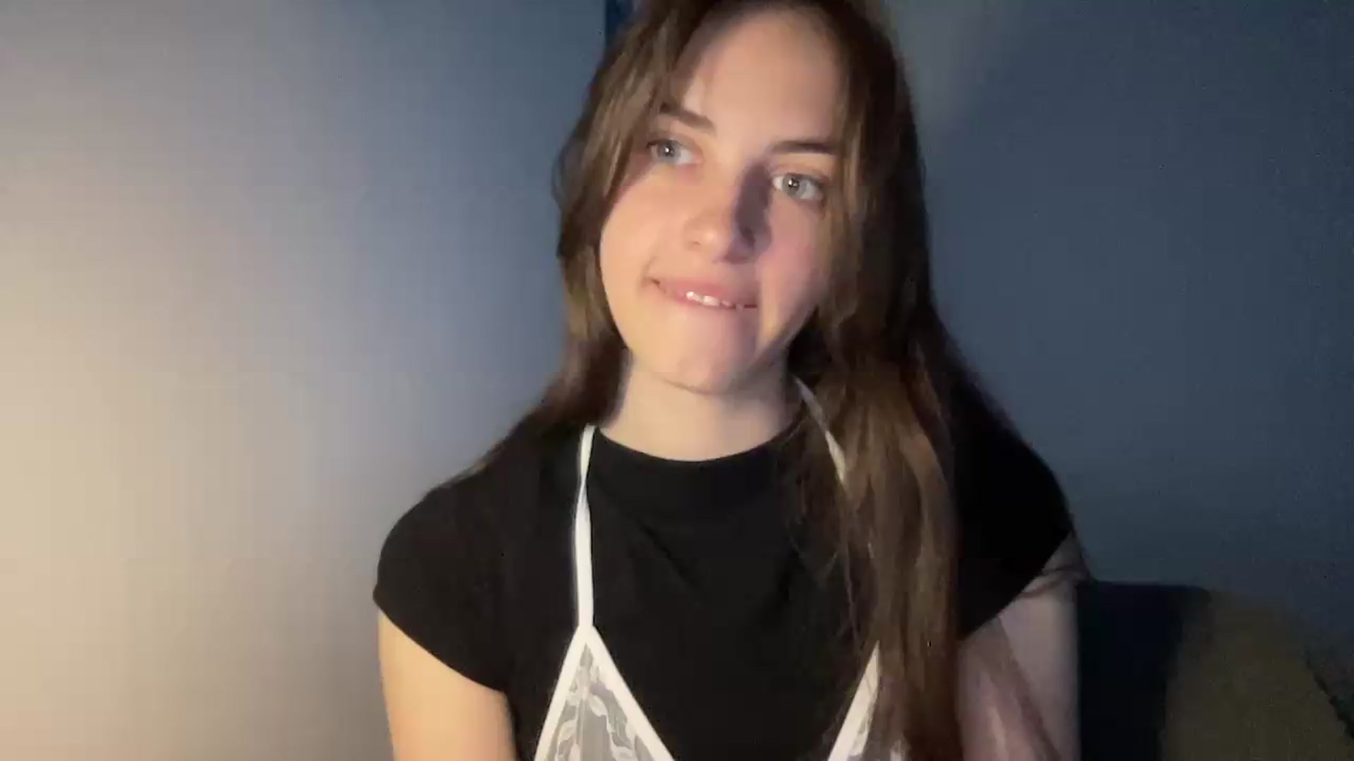 Gallery image thumbnail from Dashamoxy's myfreecams stream on, 05/25/2026, 16:51 image 9 of 20