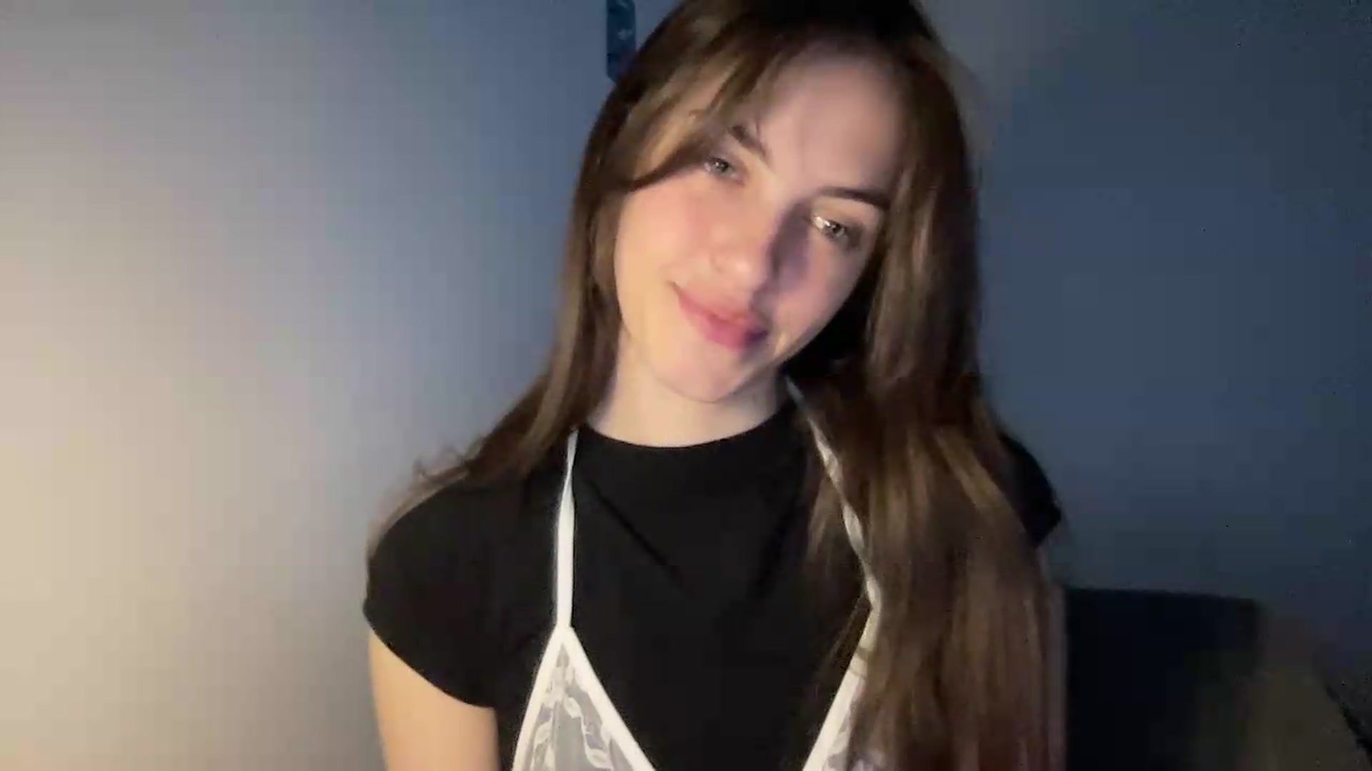 Gallery image thumbnail from Dashamoxy's myfreecams stream on, 05/25/2026, 16:51 image 12 of 20