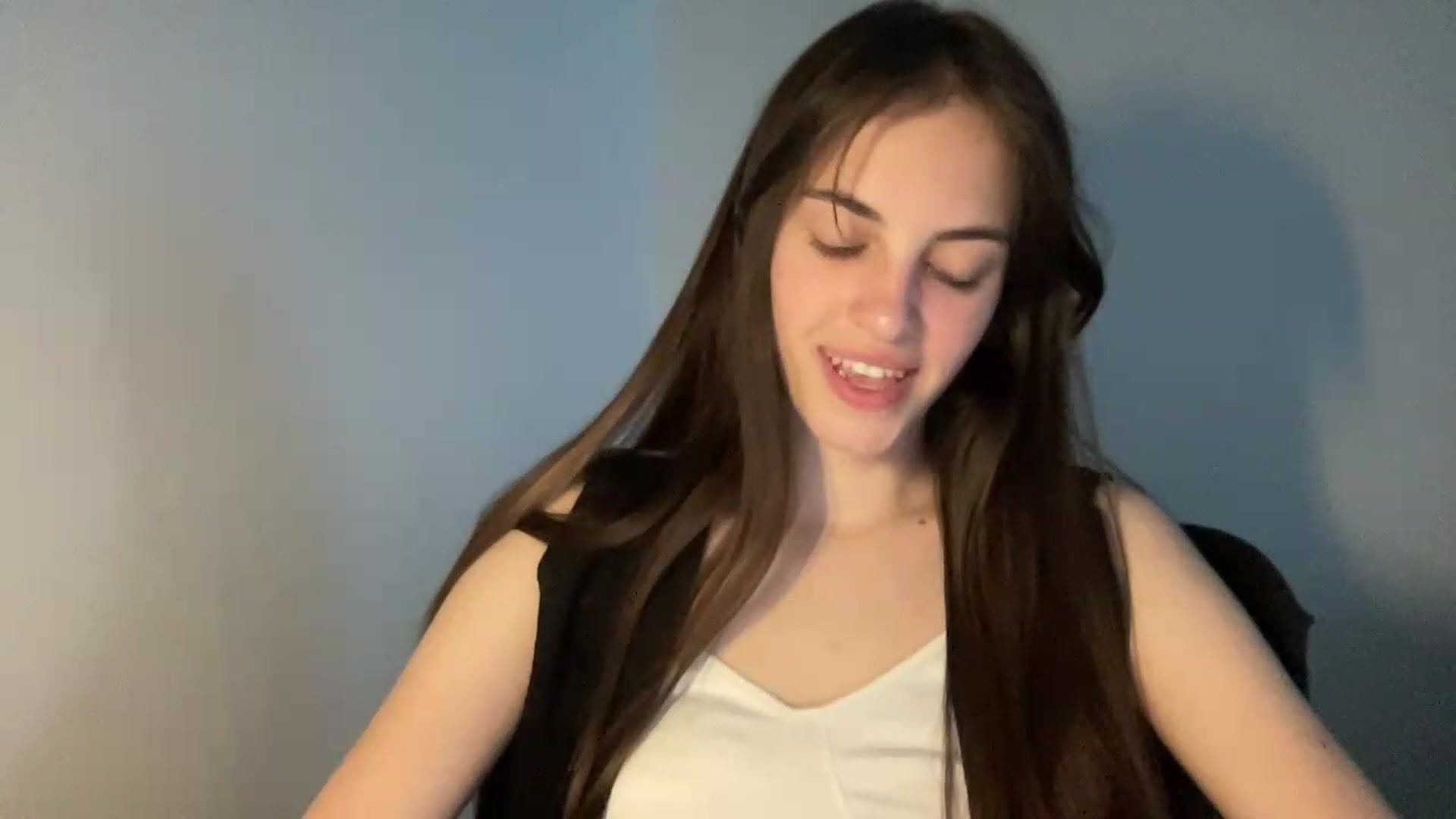 Gallery image thumbnail from Dashamoxy's myfreecams stream on, 05/26/2026, 16:50 image 11 of 20