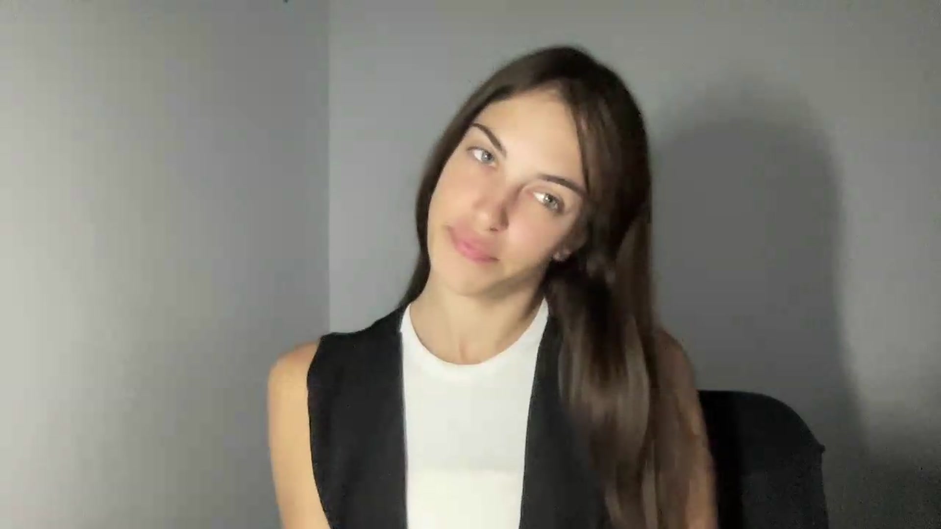 Gallery image thumbnail from Dashamoxy's myfreecams stream on, 06/14/2026, 17:59 image 9 of 20
