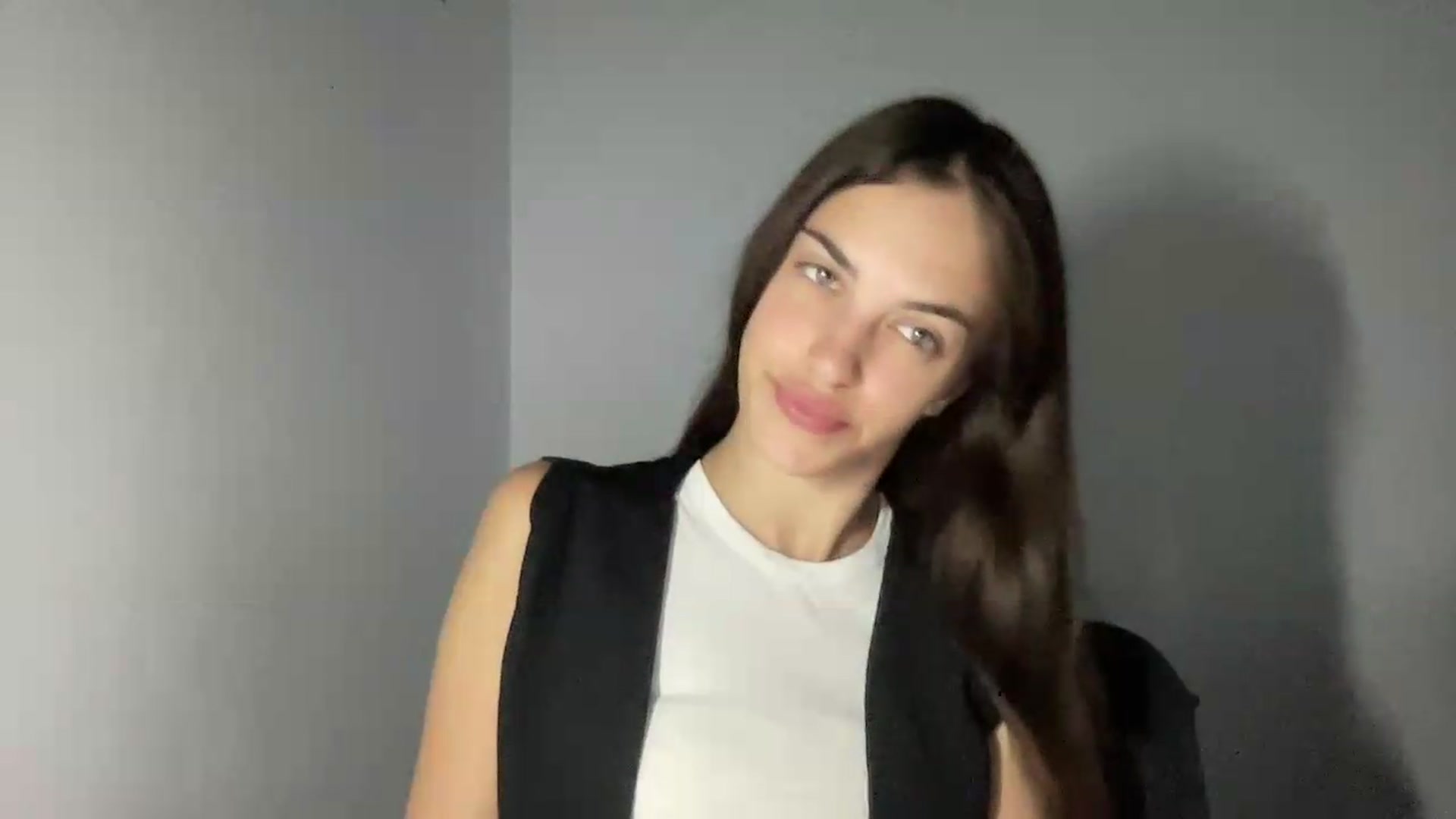 Gallery image thumbnail from Dashamoxy's myfreecams stream on, 06/14/2026, 17:59 image 13 of 20