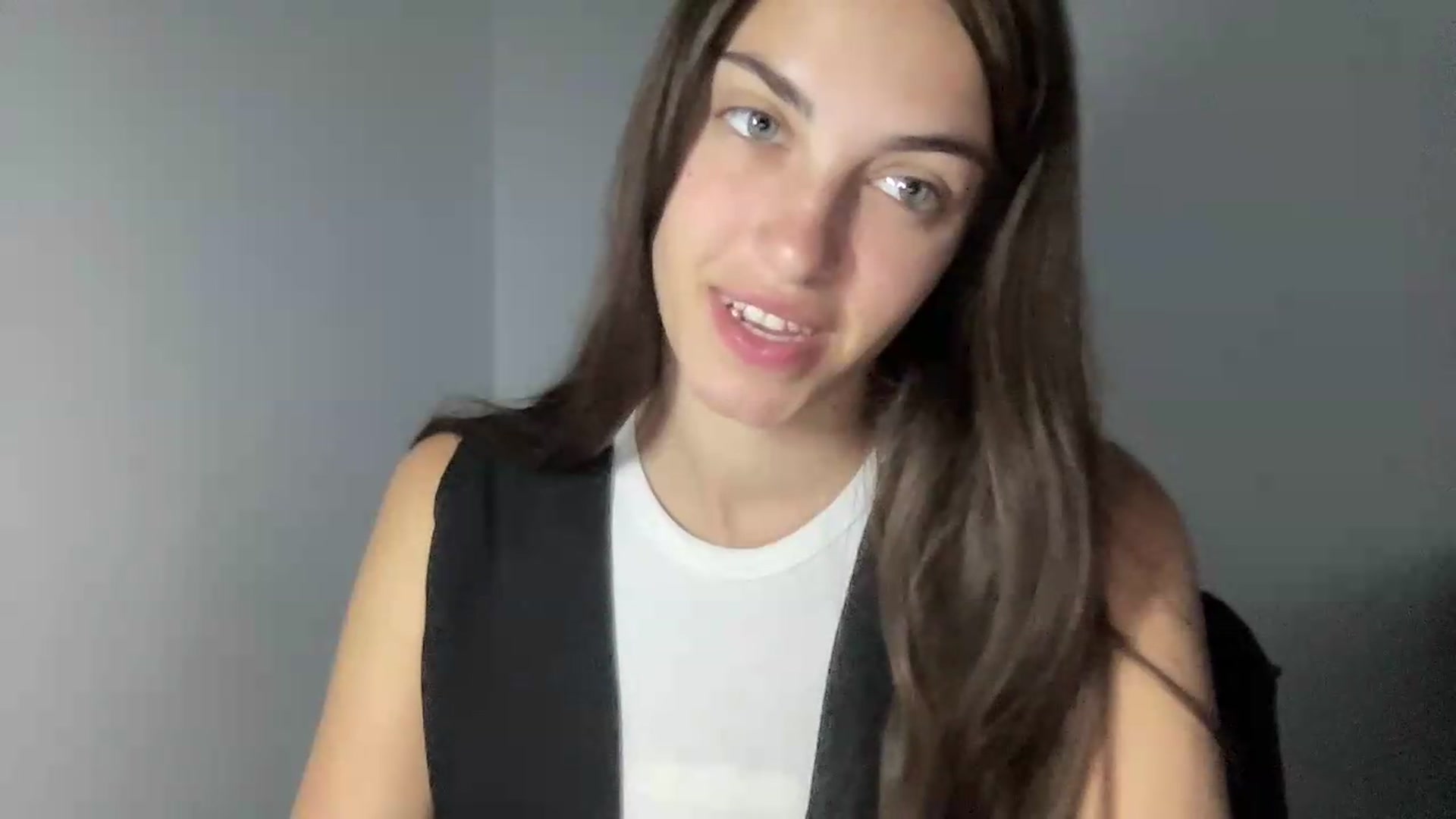 Gallery image thumbnail from Dashamoxy's myfreecams stream on, 06/14/2026, 17:59 image 4 of 20