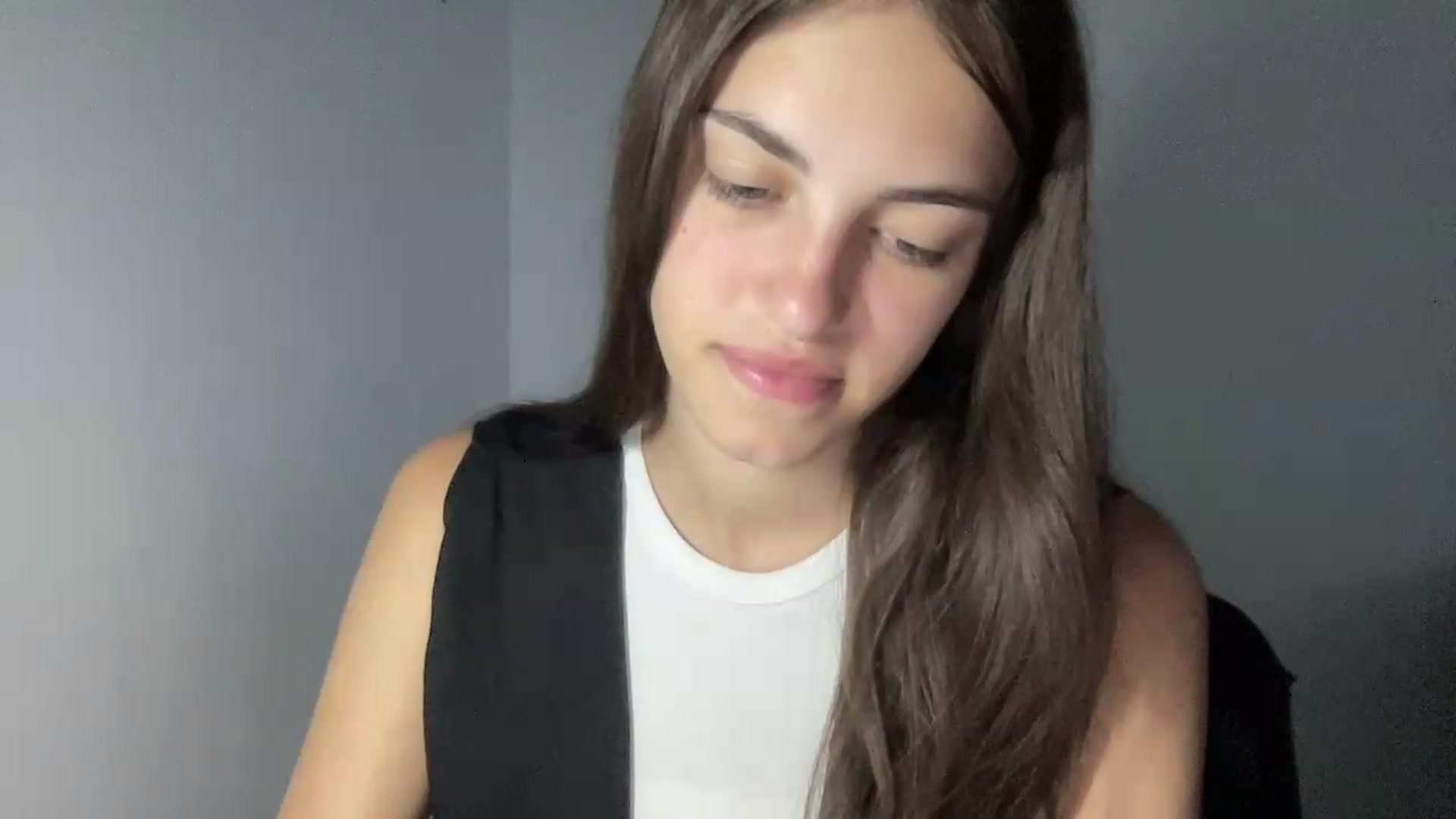 Gallery image thumbnail from Dashamoxy's myfreecams stream on, 06/14/2026, 17:59 image 6 of 20