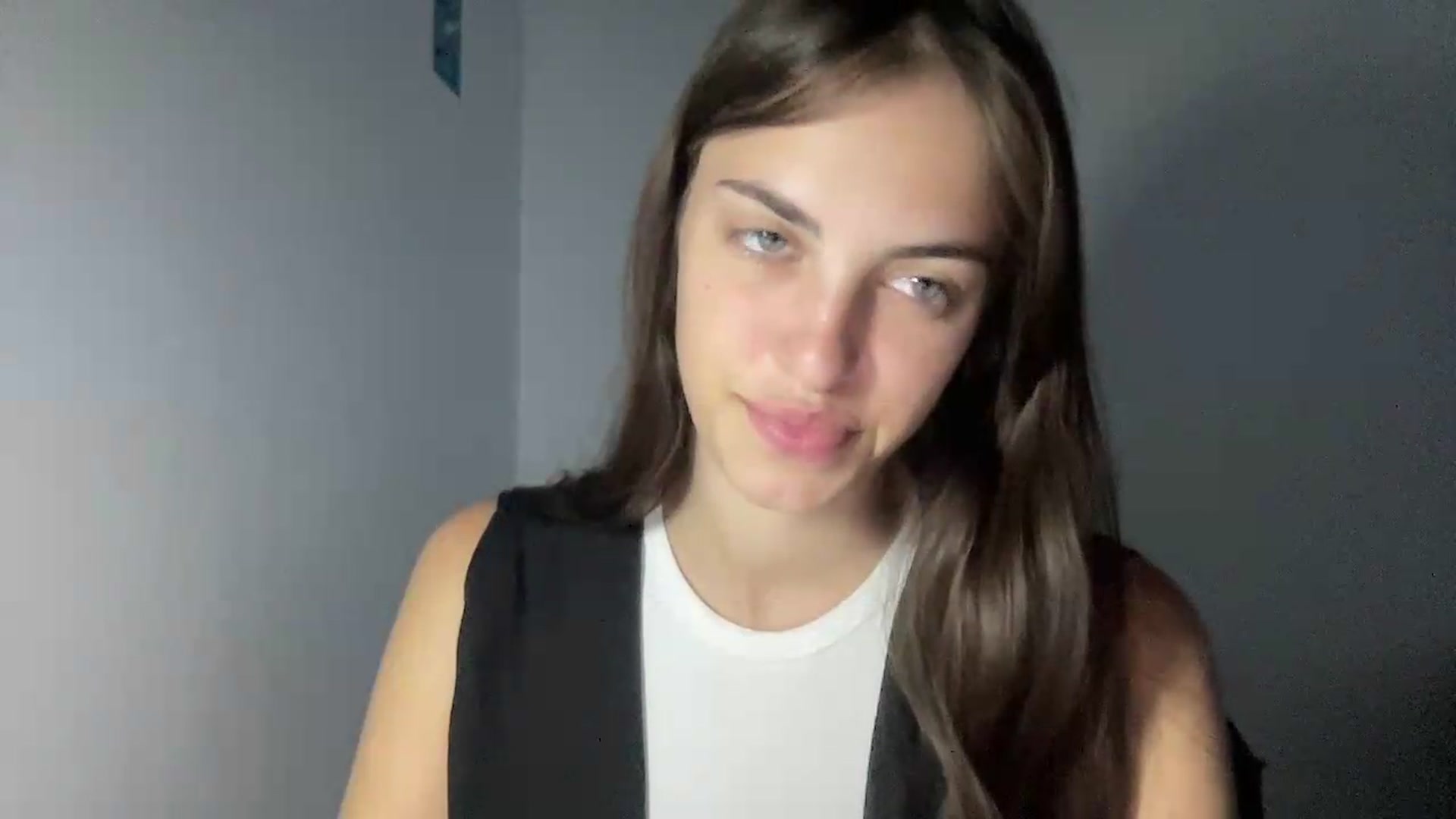 Gallery image thumbnail from Dashamoxy's myfreecams stream on, 06/14/2026, 17:59 image 16 of 20