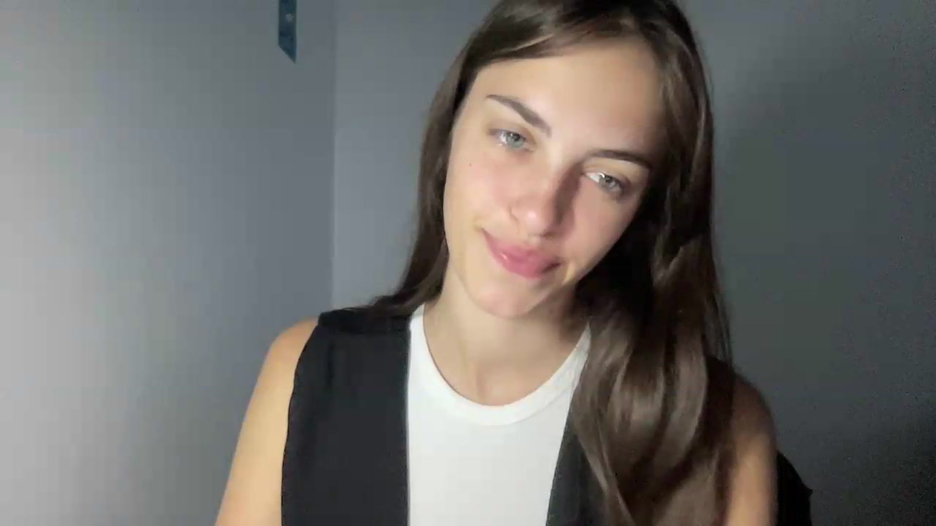 Gallery image thumbnail from Dashamoxy's myfreecams stream on, 06/14/2026, 17:59 image 14 of 20