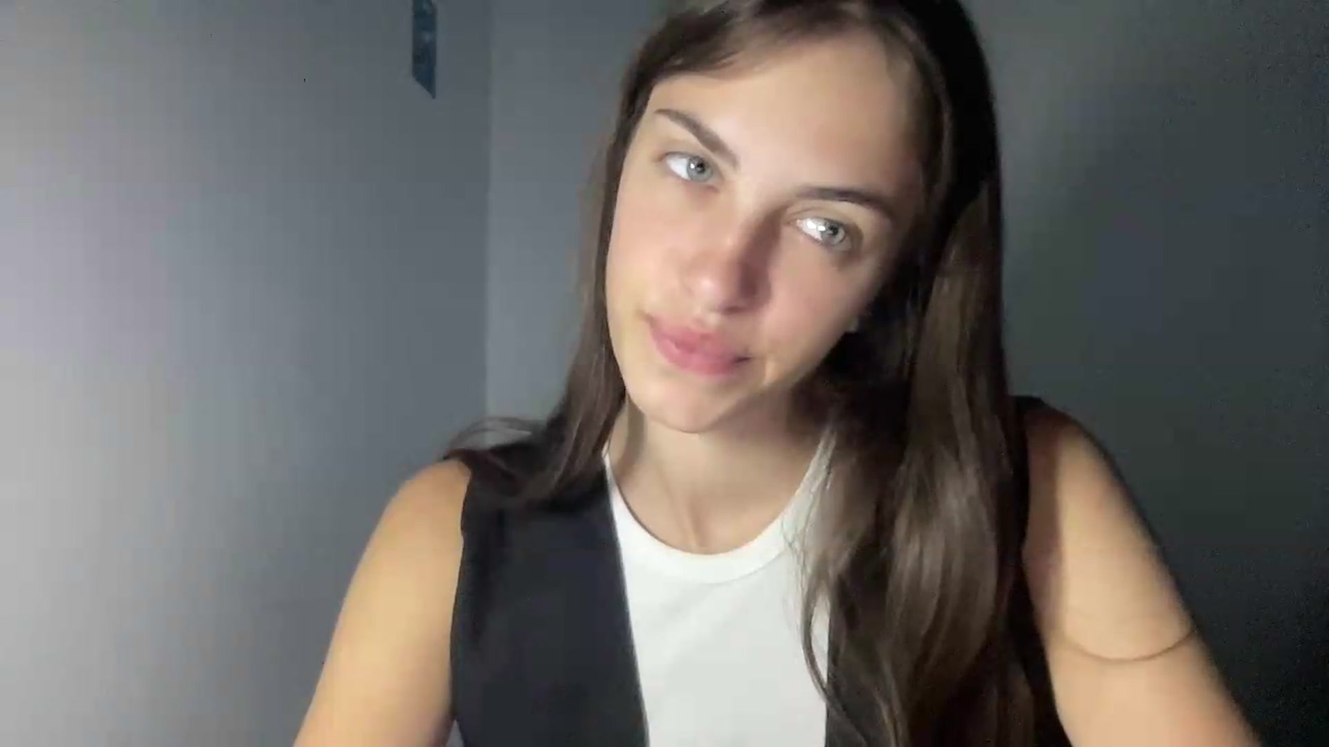 Gallery image thumbnail from Dashamoxy's myfreecams stream on, 06/14/2026, 17:59 image 20 of 20