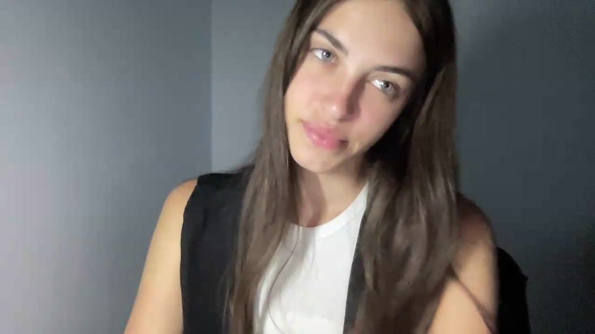 Gallery image thumbnail from Dashamoxy's myfreecams stream on, 06/14/2026, 17:59 image 2 of 20