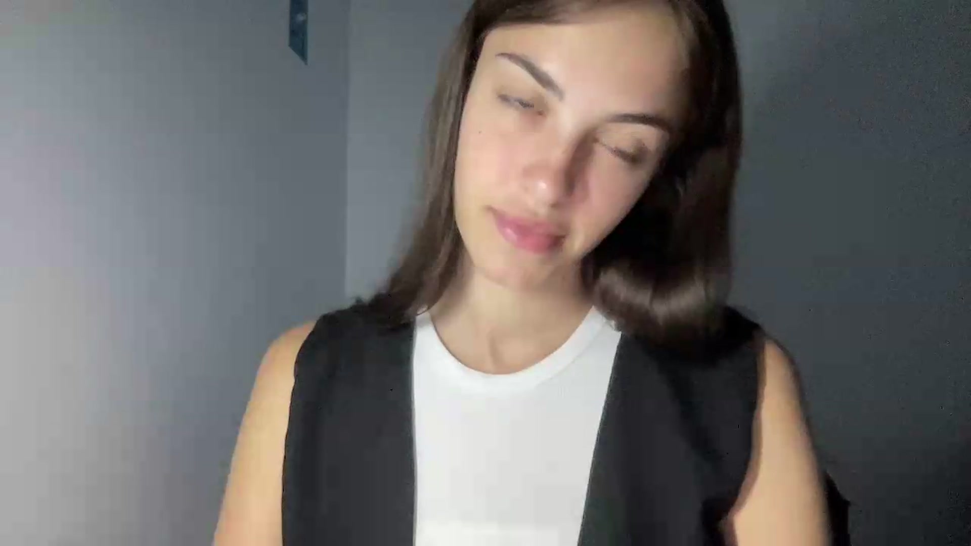 Gallery image thumbnail from Dashamoxy's myfreecams stream on, 06/14/2026, 17:59 image 18 of 20