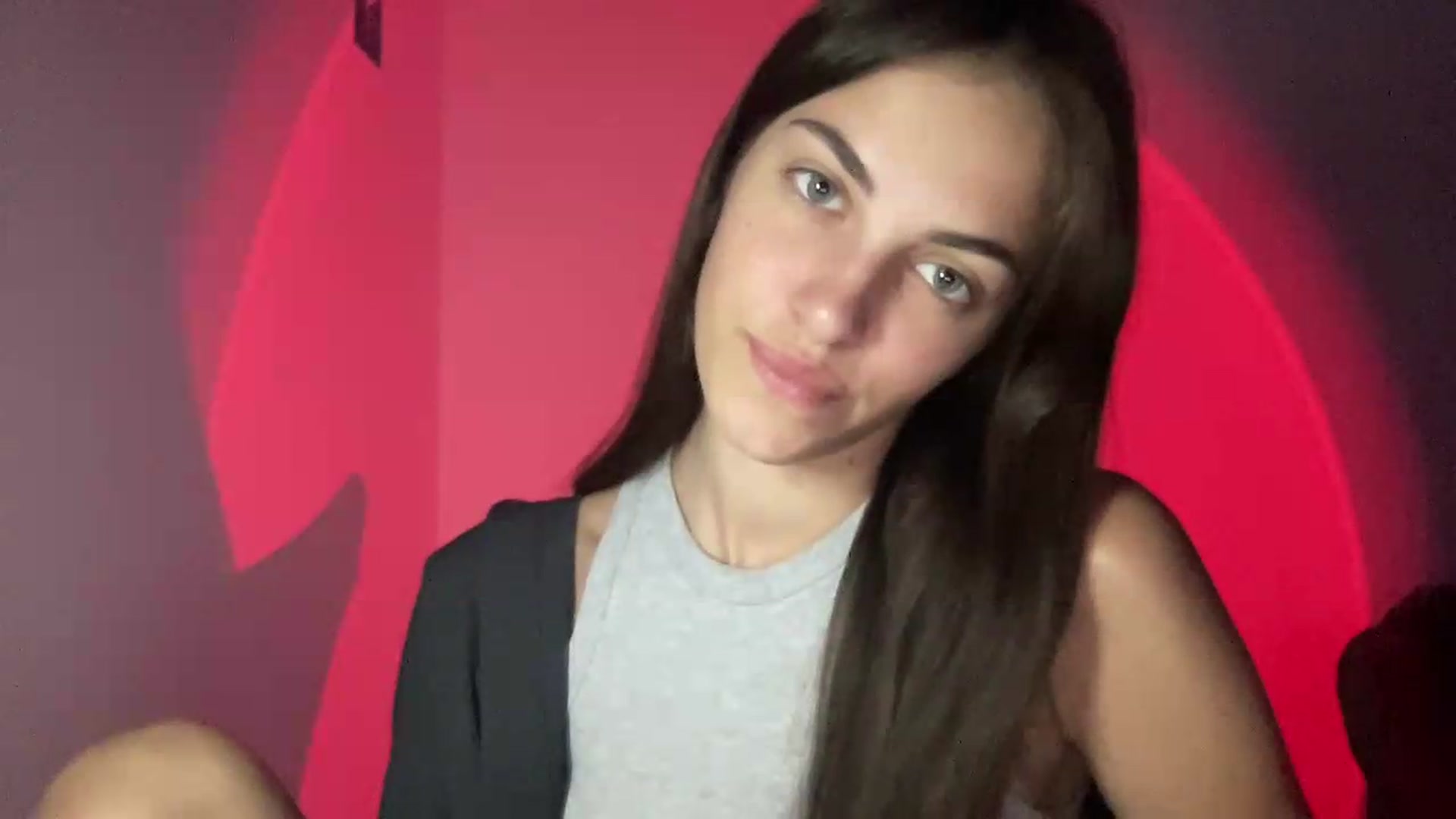 Gallery image thumbnail from Dashamoxy's myfreecams stream on, 06/15/2026, 18:14 image 15 of 20