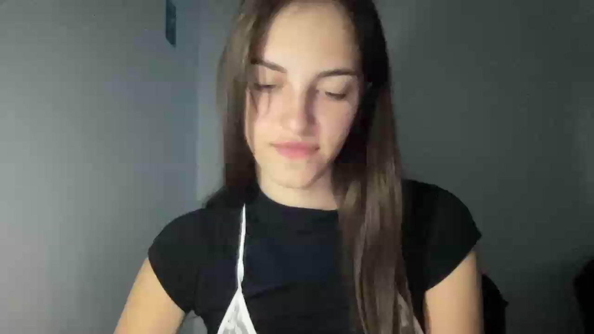 Gallery image thumbnail from Dashamoxy's myfreecams stream on, 06/16/2026, 17:09 image 18 of 20