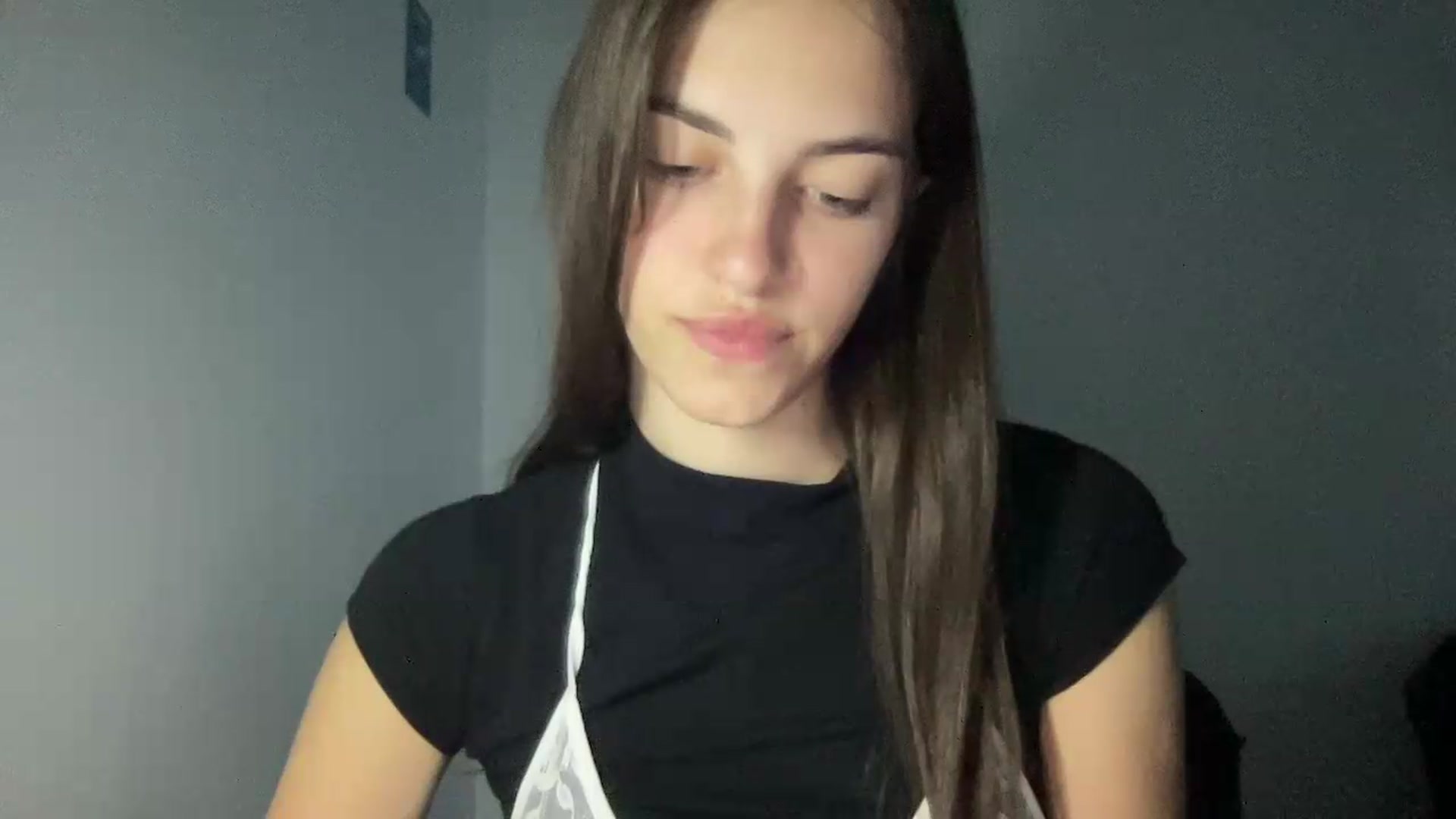 Gallery image thumbnail from Dashamoxy's myfreecams stream on, 06/16/2026, 17:09 image 16 of 20