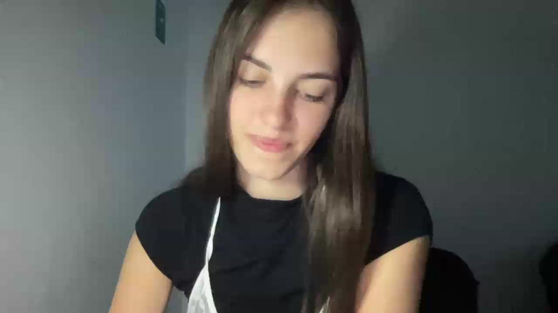 Gallery image thumbnail from Dashamoxy's myfreecams stream on, 06/16/2026, 17:09 image 12 of 20