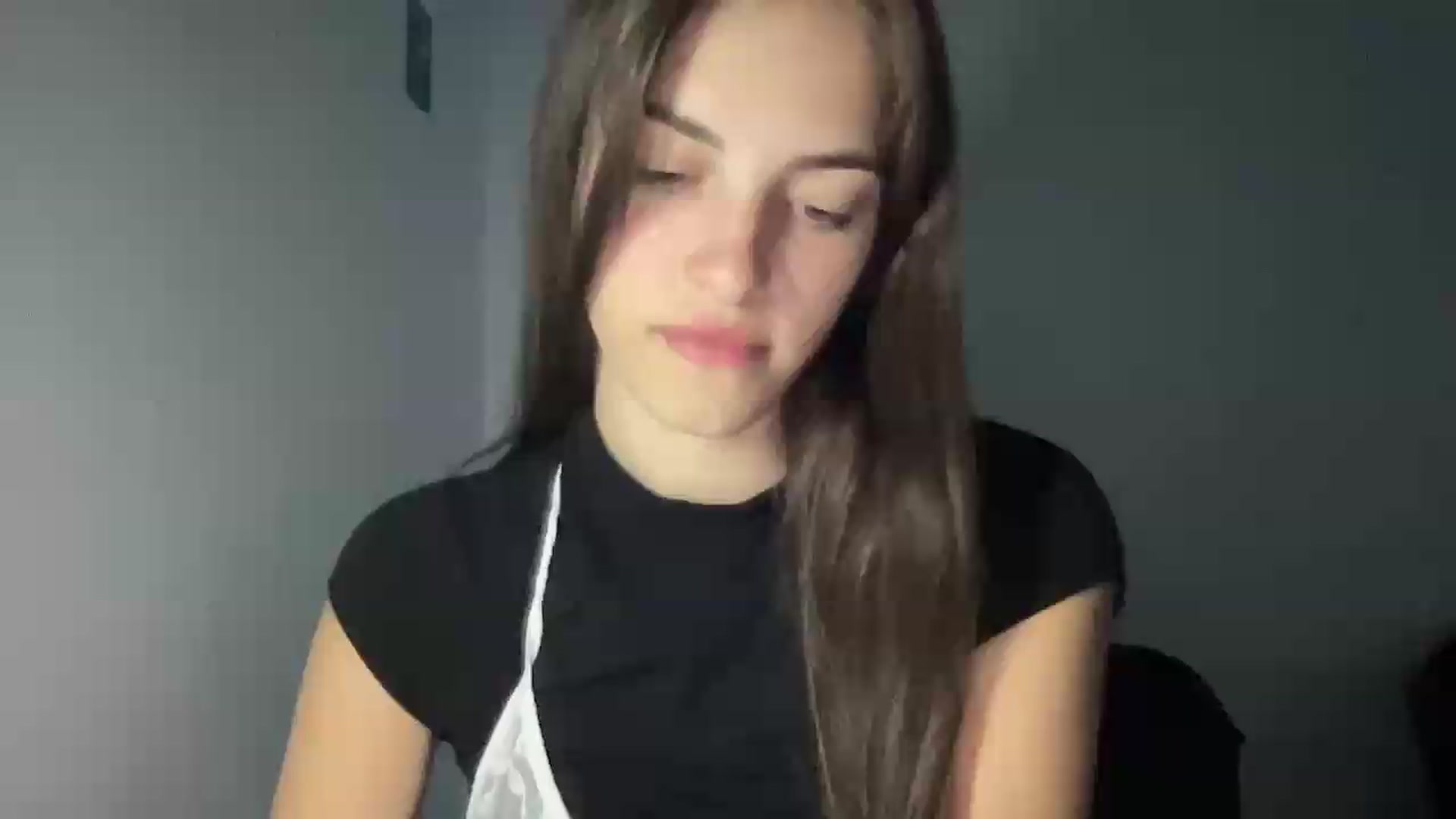 Gallery image thumbnail from Dashamoxy's myfreecams stream on, 06/16/2026, 17:09 image 4 of 20