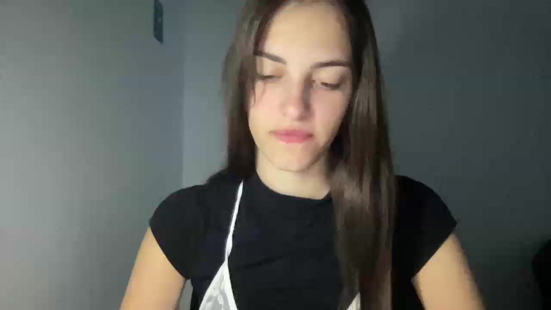 Gallery image thumbnail from Dashamoxy's myfreecams stream on, 06/16/2026, 17:09 image 14 of 20