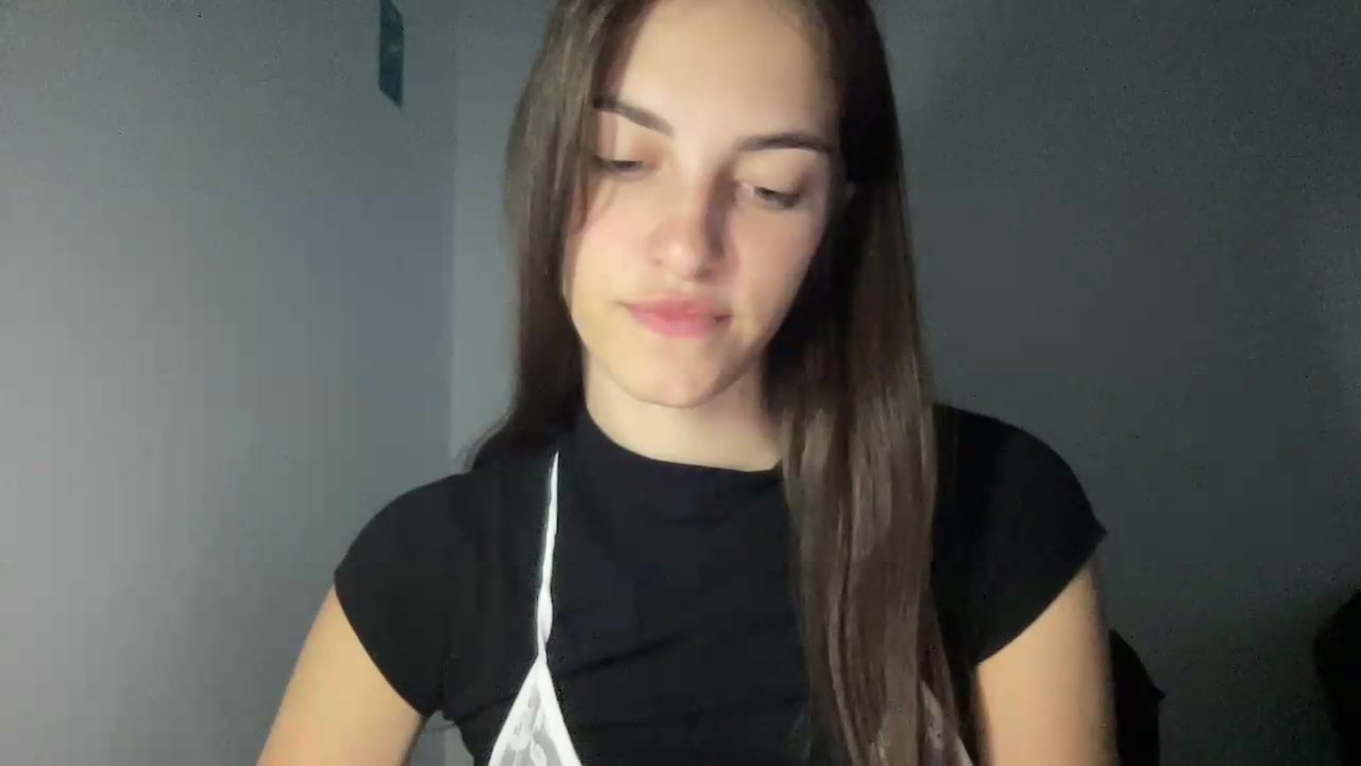 Gallery image thumbnail from Dashamoxy's myfreecams stream on, 06/16/2026, 17:09 image 17 of 20