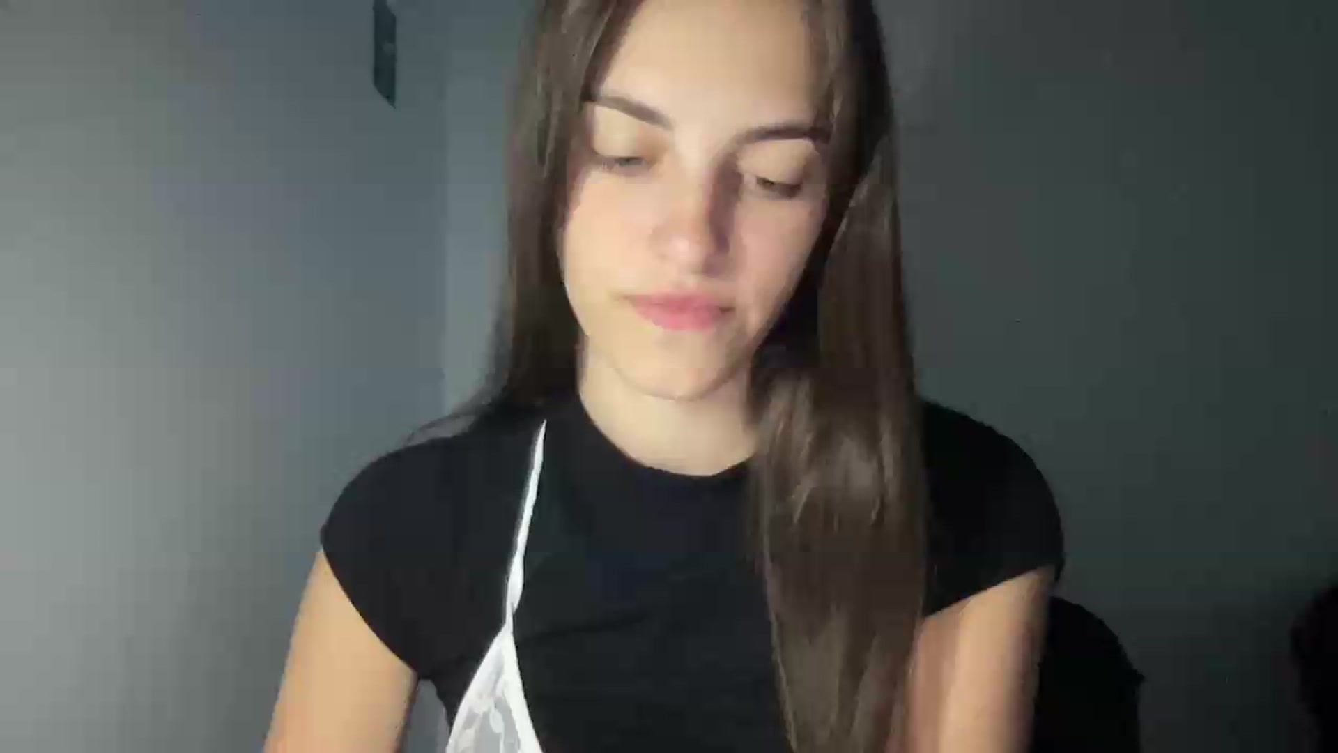 Gallery image thumbnail from Dashamoxy's myfreecams stream on, 06/16/2026, 17:09 image 5 of 20