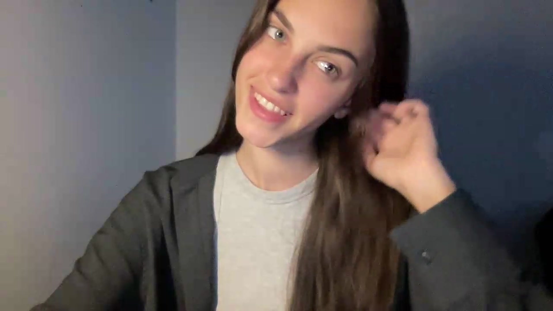 Gallery image thumbnail from Dashamoxy's myfreecams stream on, 06/23/2026, 17:19 image 17 of 20