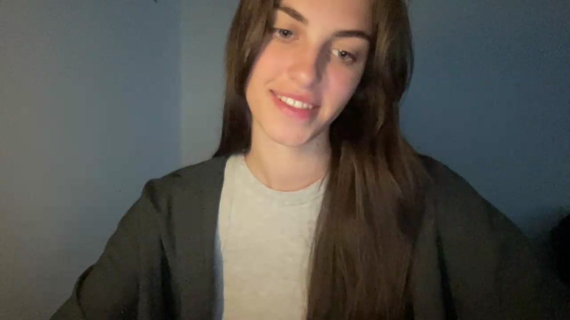 Gallery image thumbnail from Dashamoxy's myfreecams stream on, 06/23/2026, 17:19 image 16 of 20