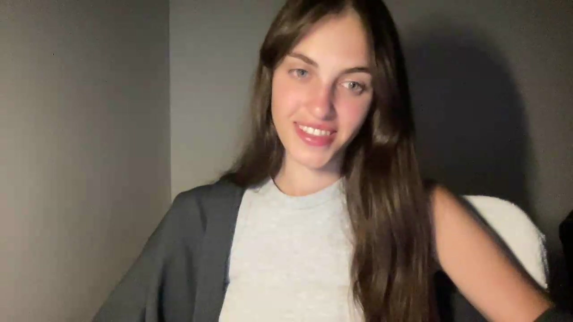 Gallery image thumbnail from Dashamoxy's myfreecams stream on, 06/27/2026, 22:14 image 18 of 20